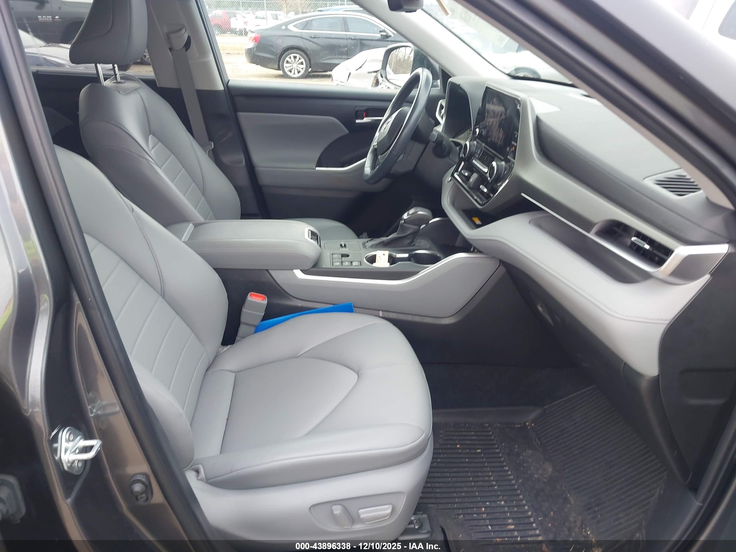TOYOTA HIGHLANDER image 5