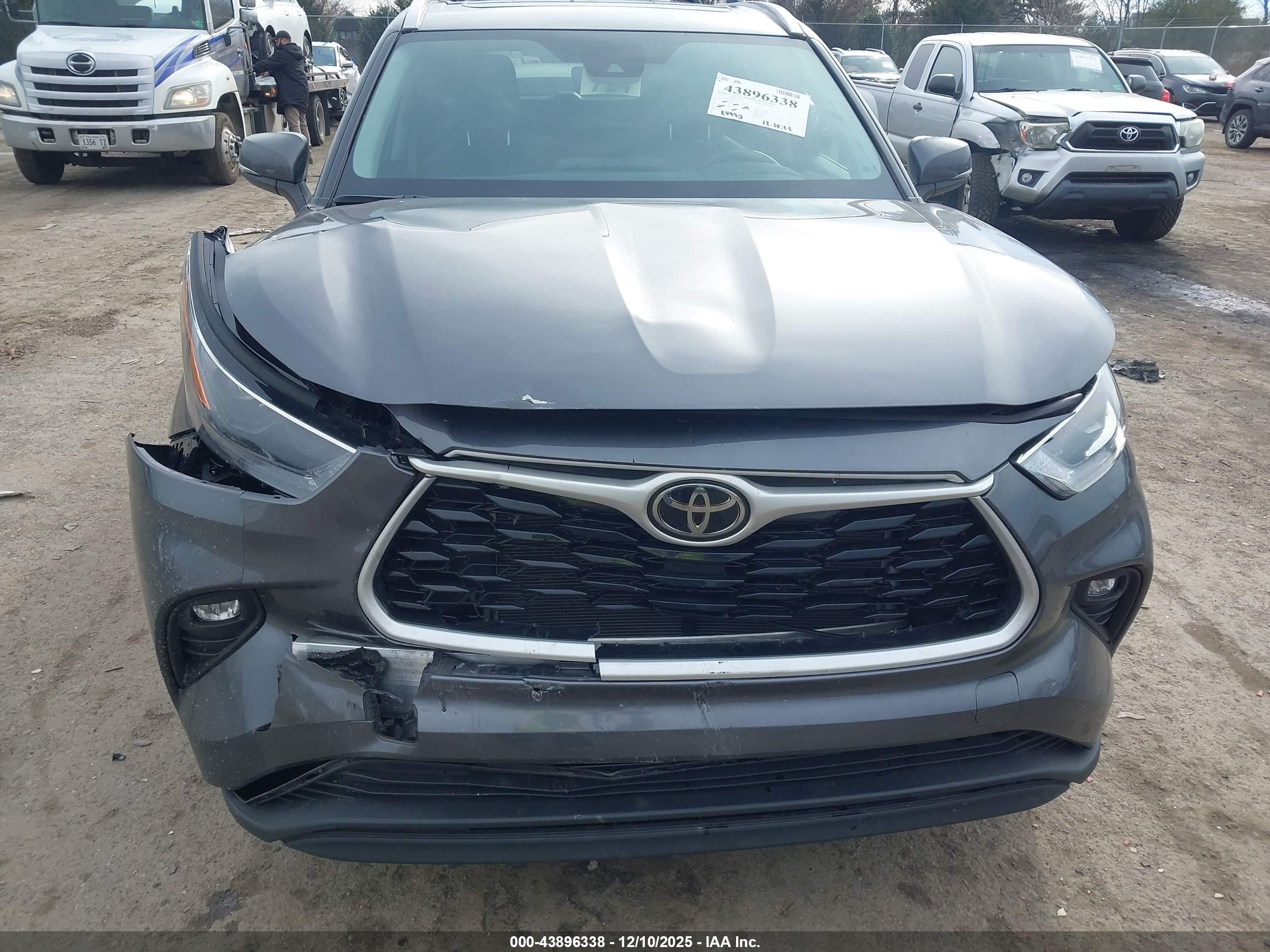 TOYOTA HIGHLANDER image 6
