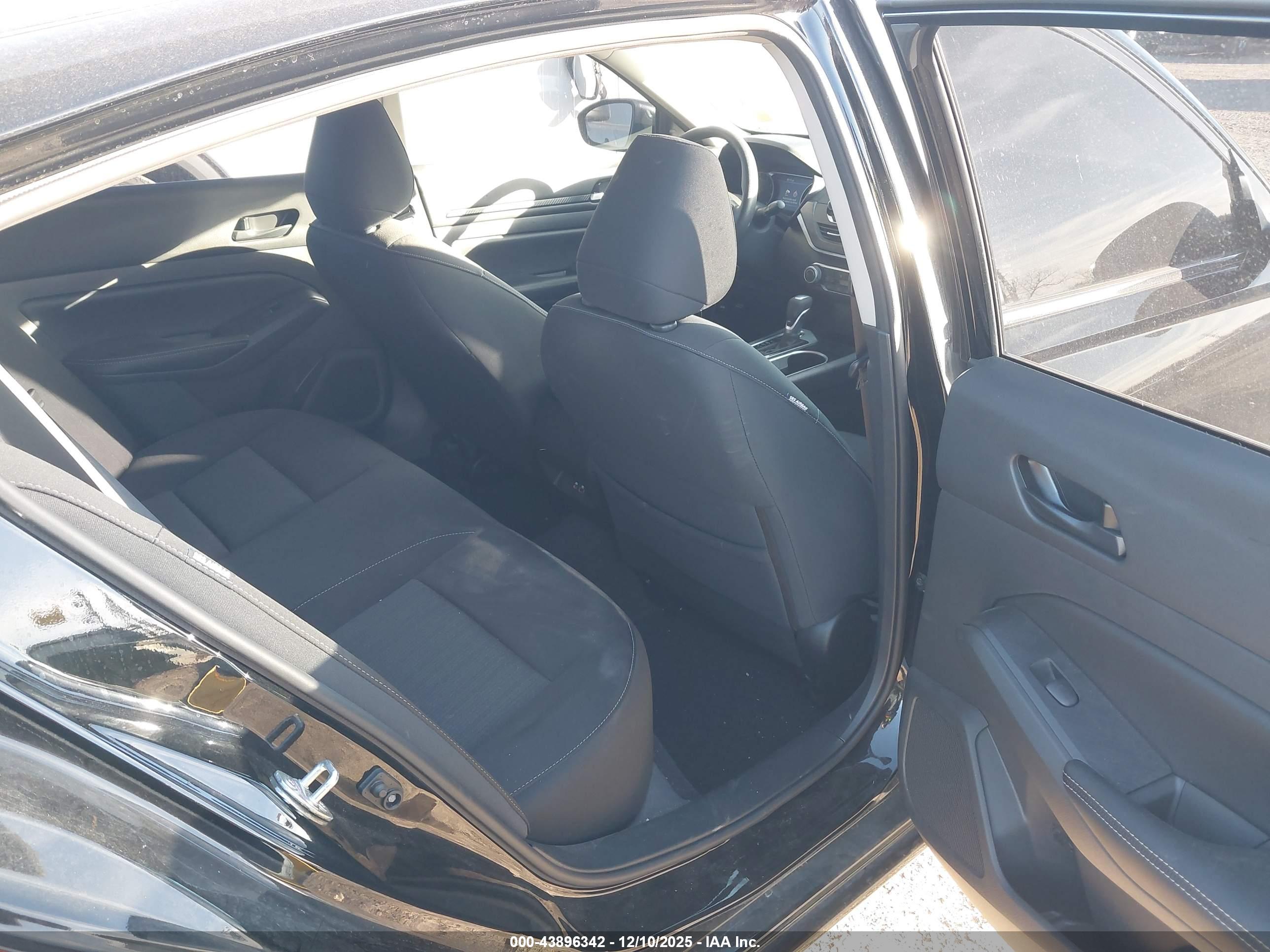 NISSAN ALTIMA image 8