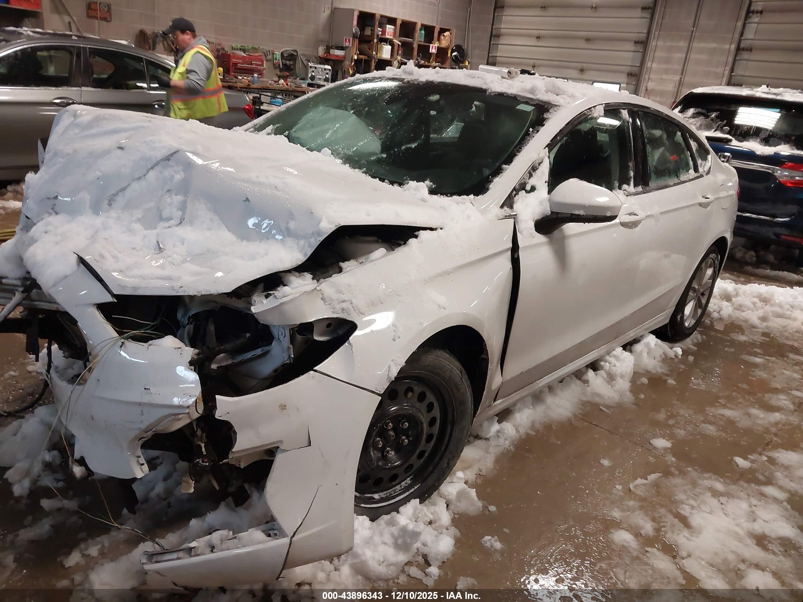 FORD FUSION image 2