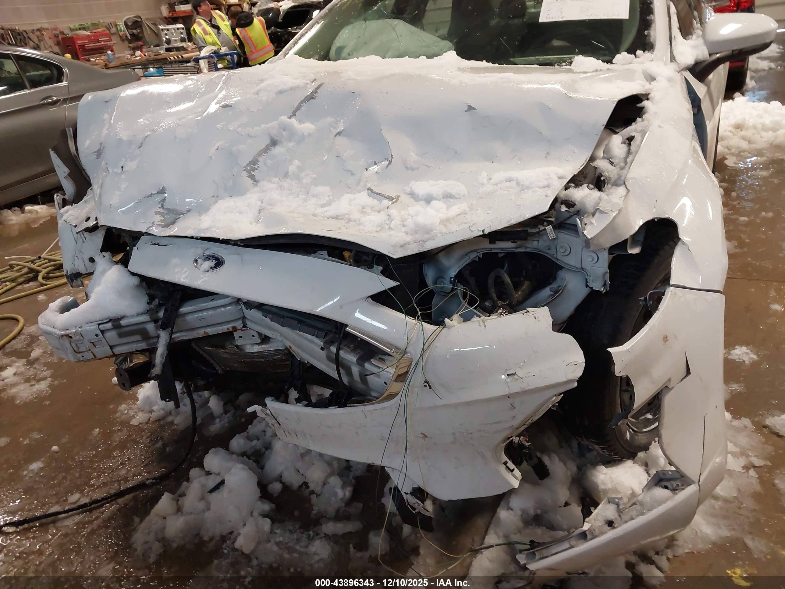FORD FUSION image 6