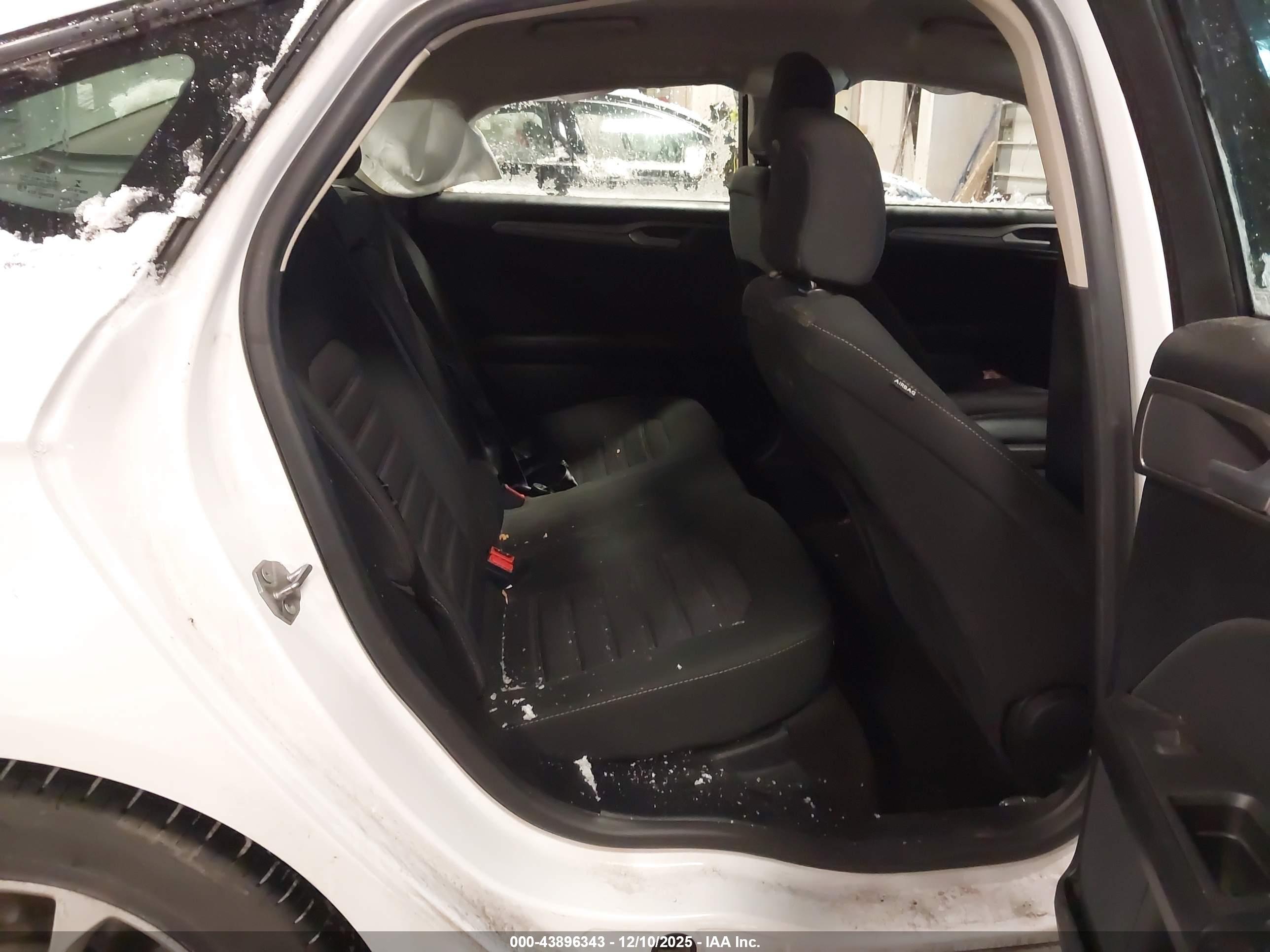 FORD FUSION image 8