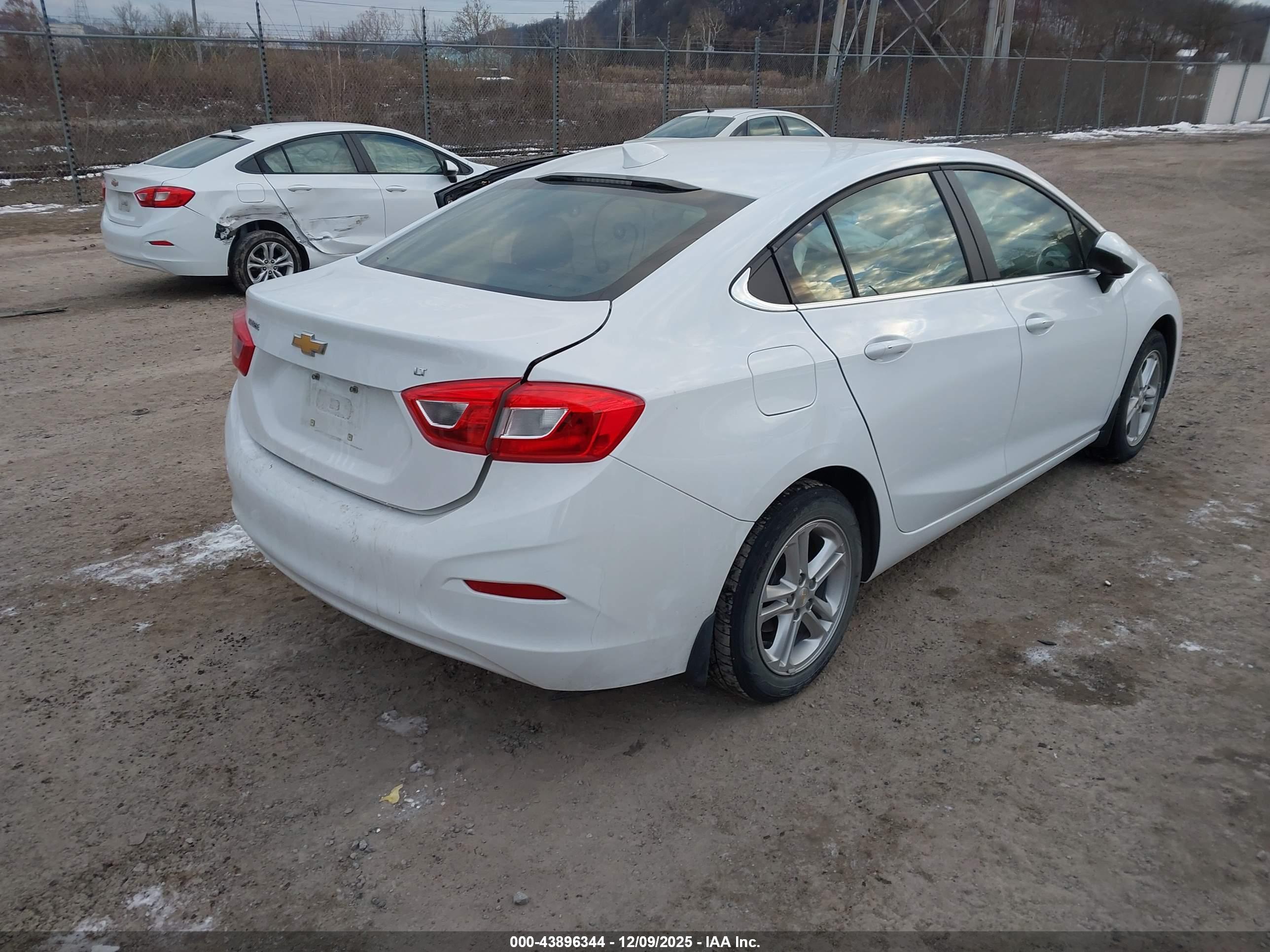 CHEVROLET CRUZE image 4