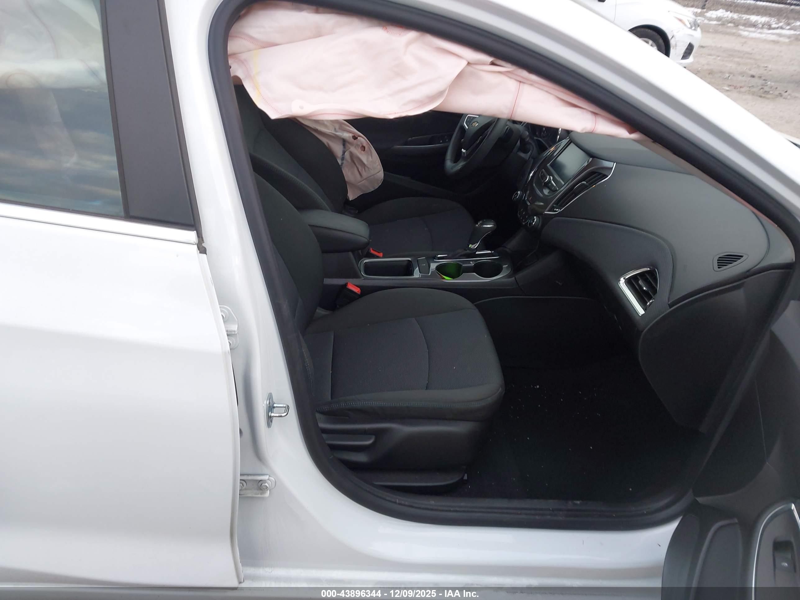 CHEVROLET CRUZE image 5