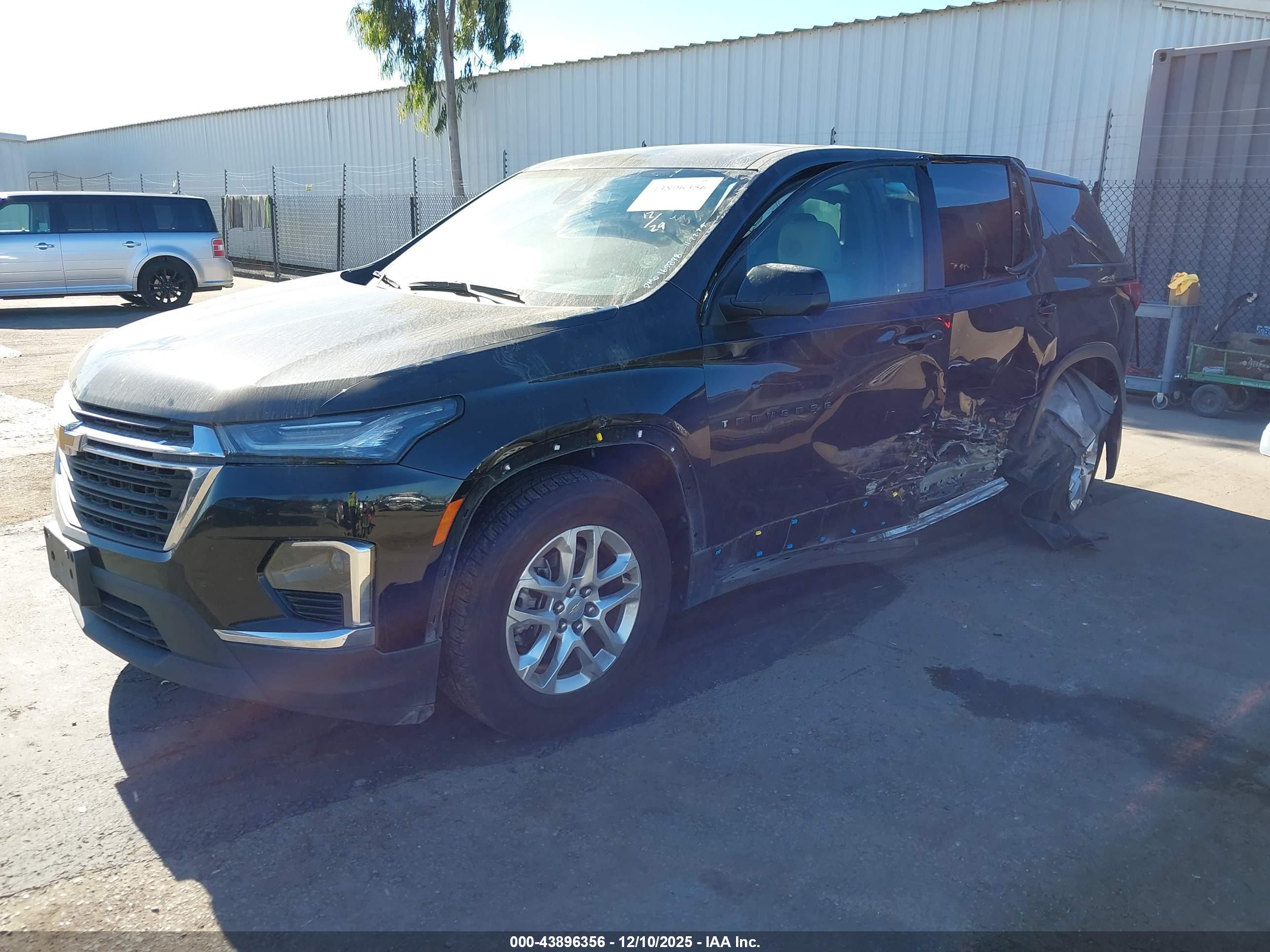 CHEVROLET TRAVERSE image 2