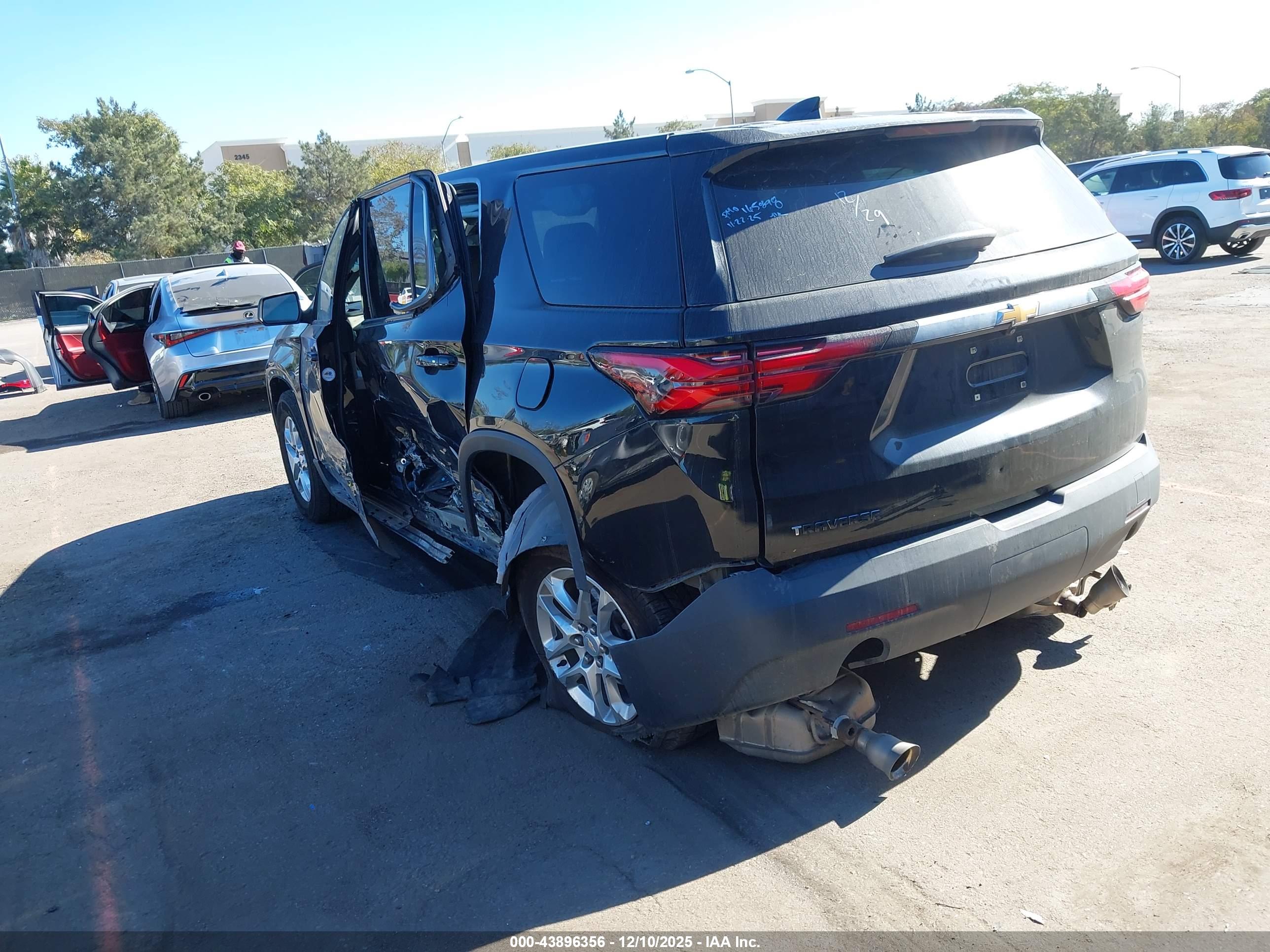 CHEVROLET TRAVERSE image 3