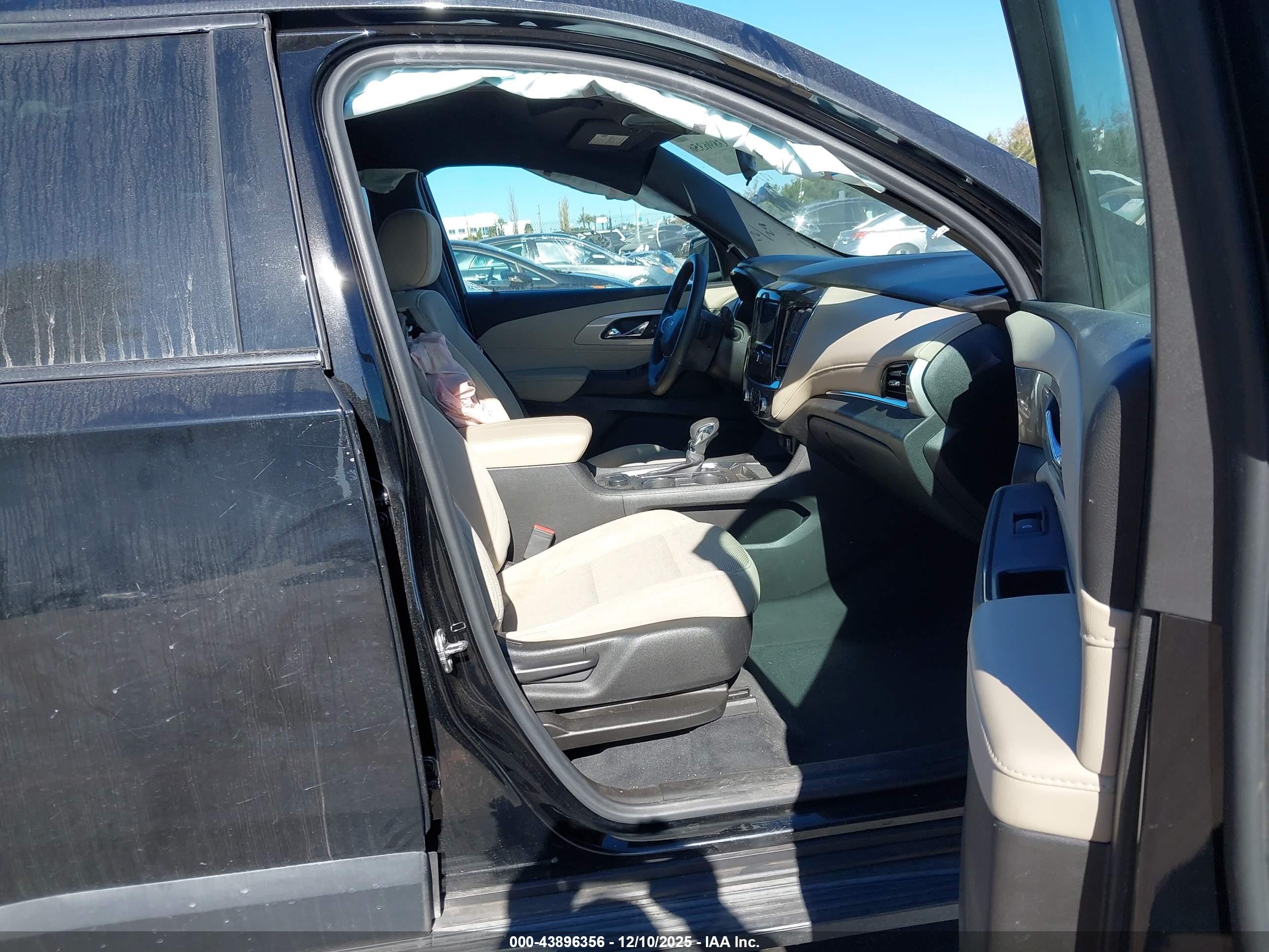 CHEVROLET TRAVERSE image 5