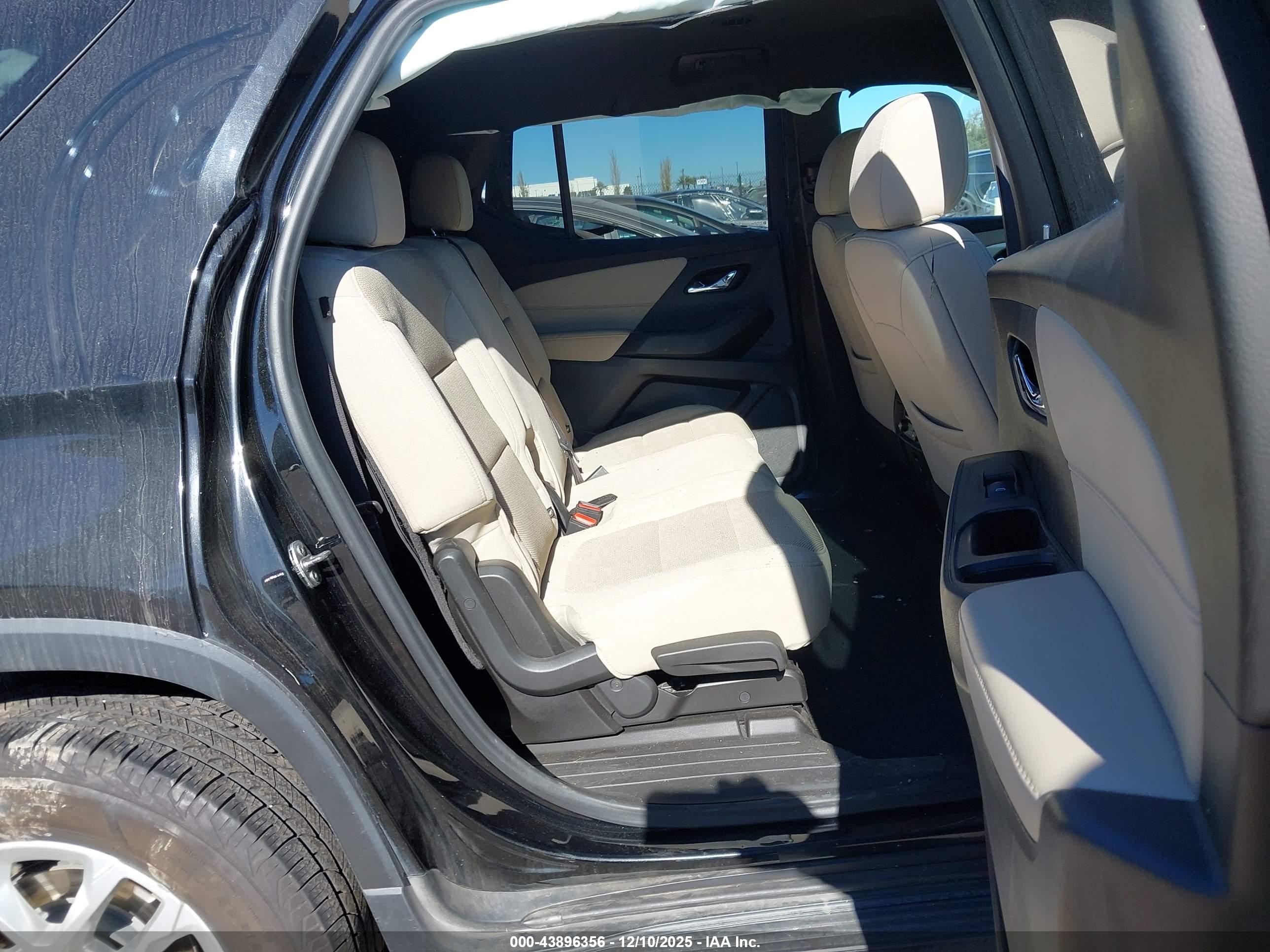 CHEVROLET TRAVERSE image 8