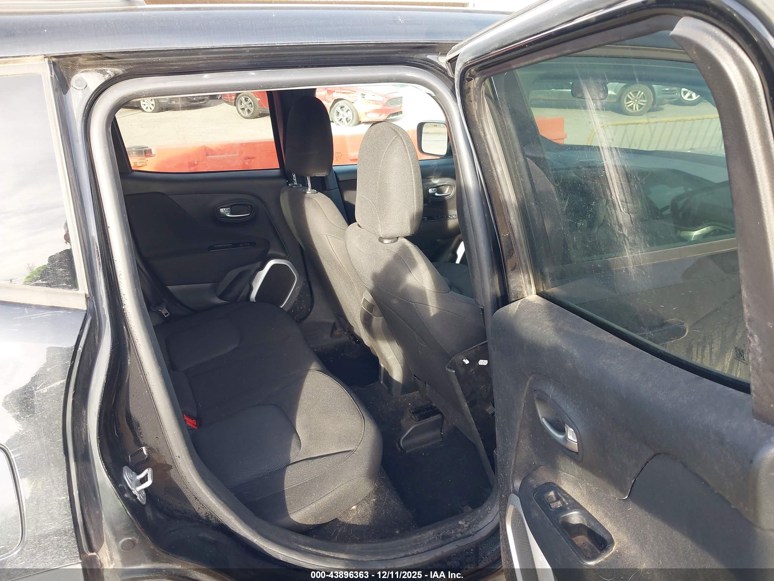 JEEP RENEGADE image 8