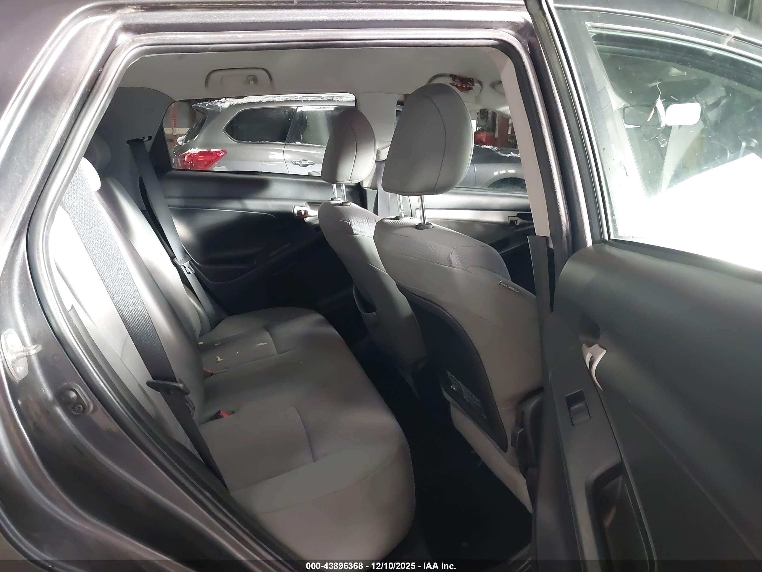 TOYOTA MATRIX image 8