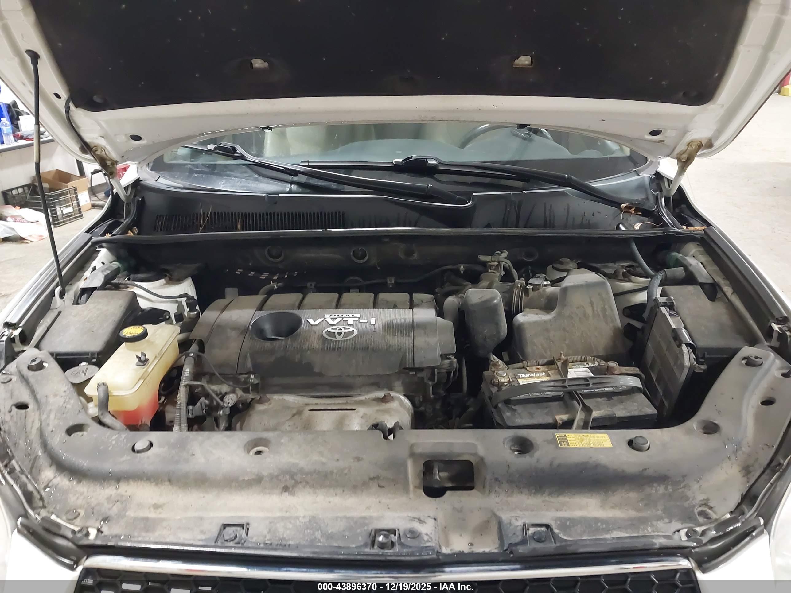 TOYOTA RAV4 image 10