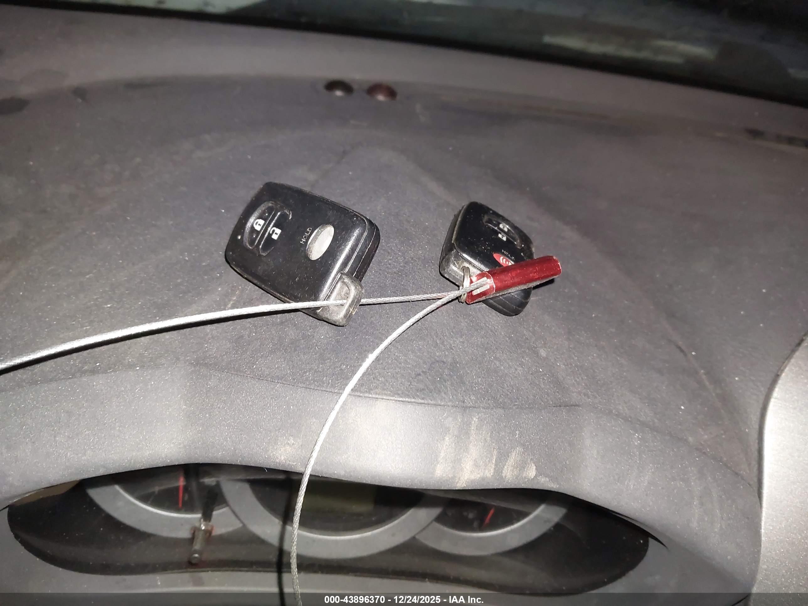 TOYOTA RAV4 image 11