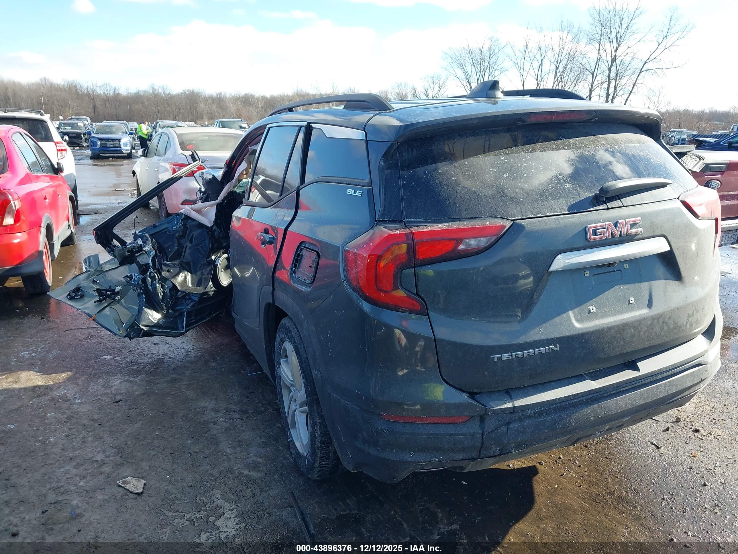 GMC TERRAIN image 3