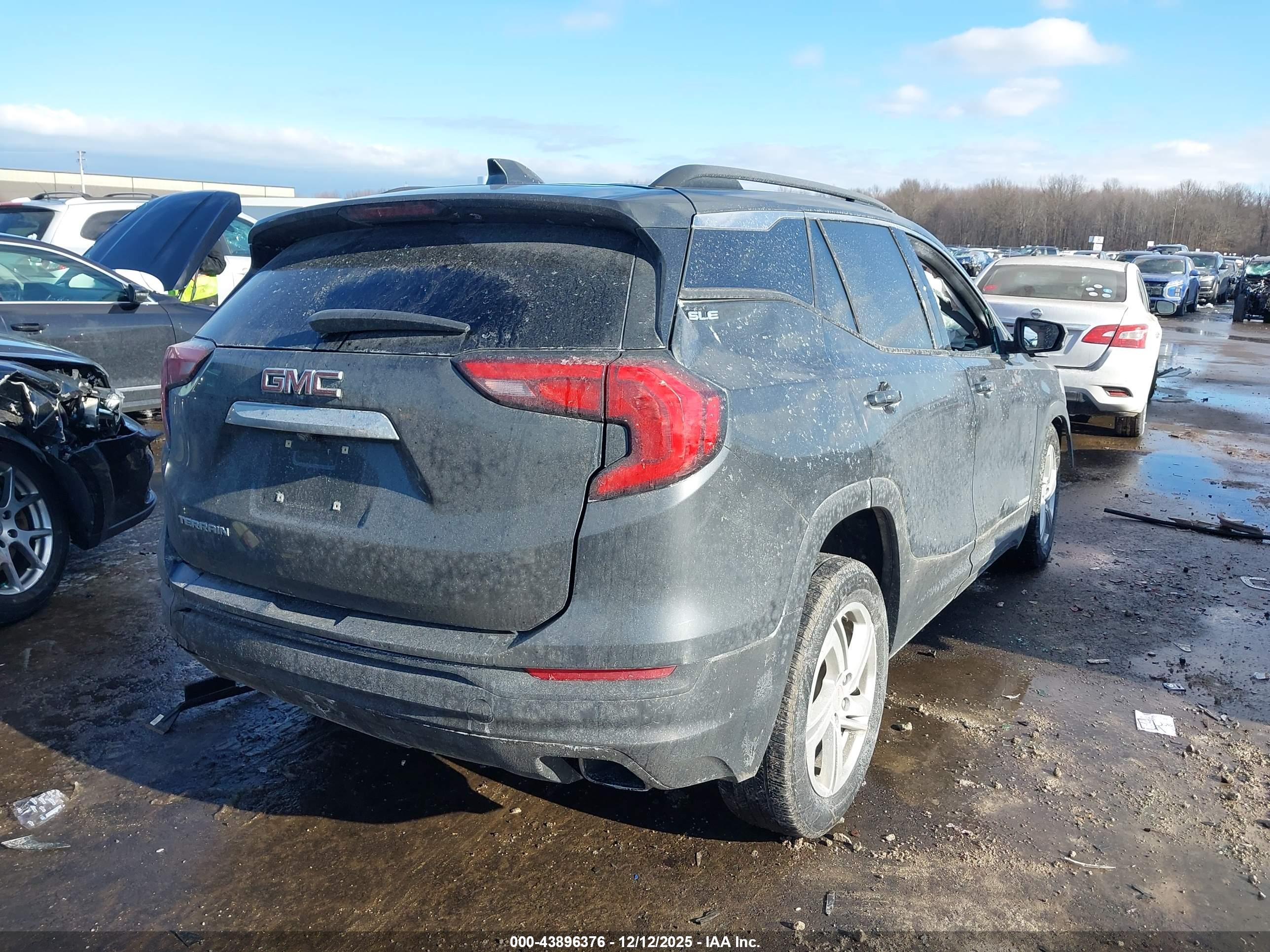 GMC TERRAIN image 4