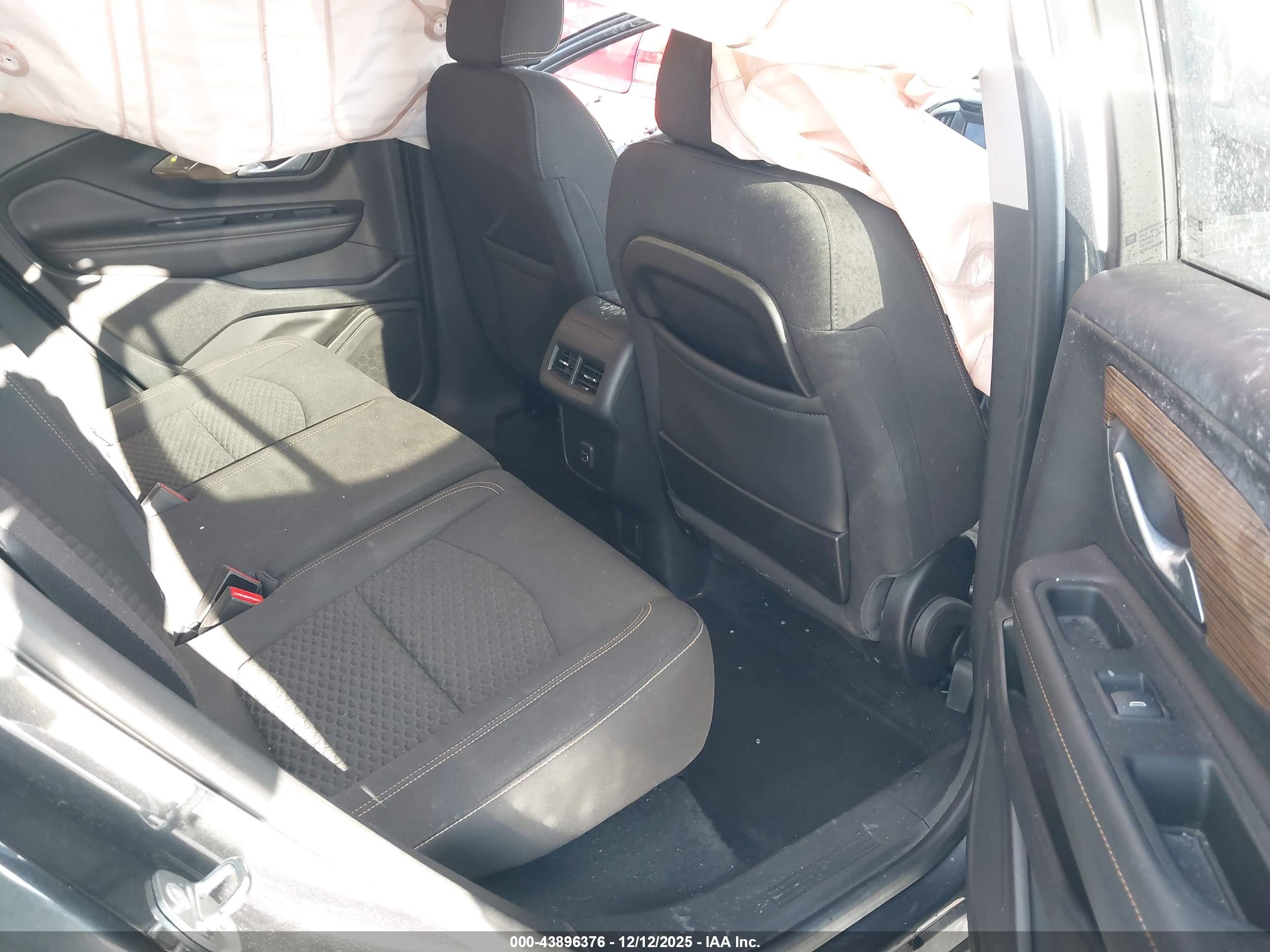 GMC TERRAIN image 8