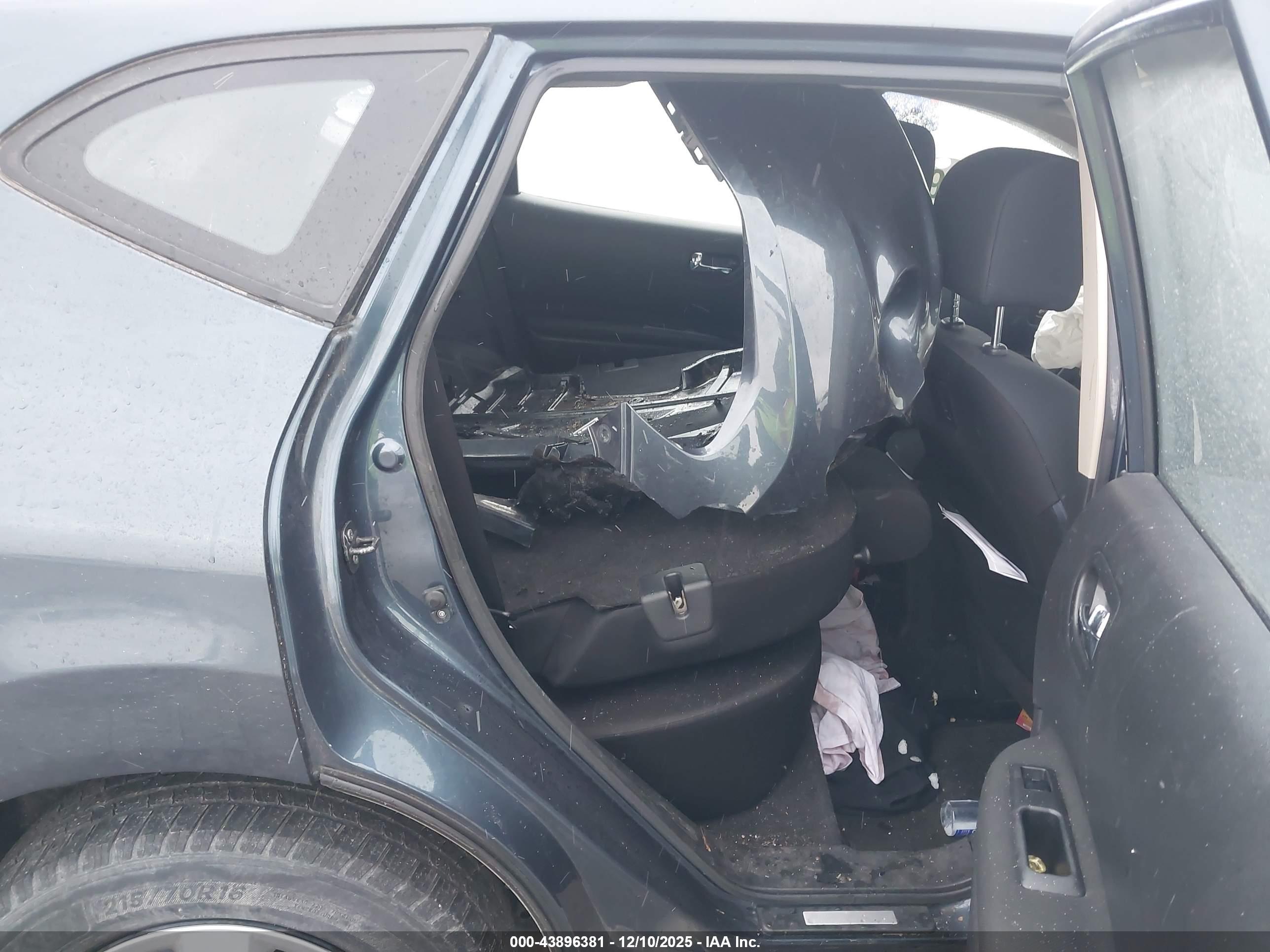 NISSAN ROGUE image 8