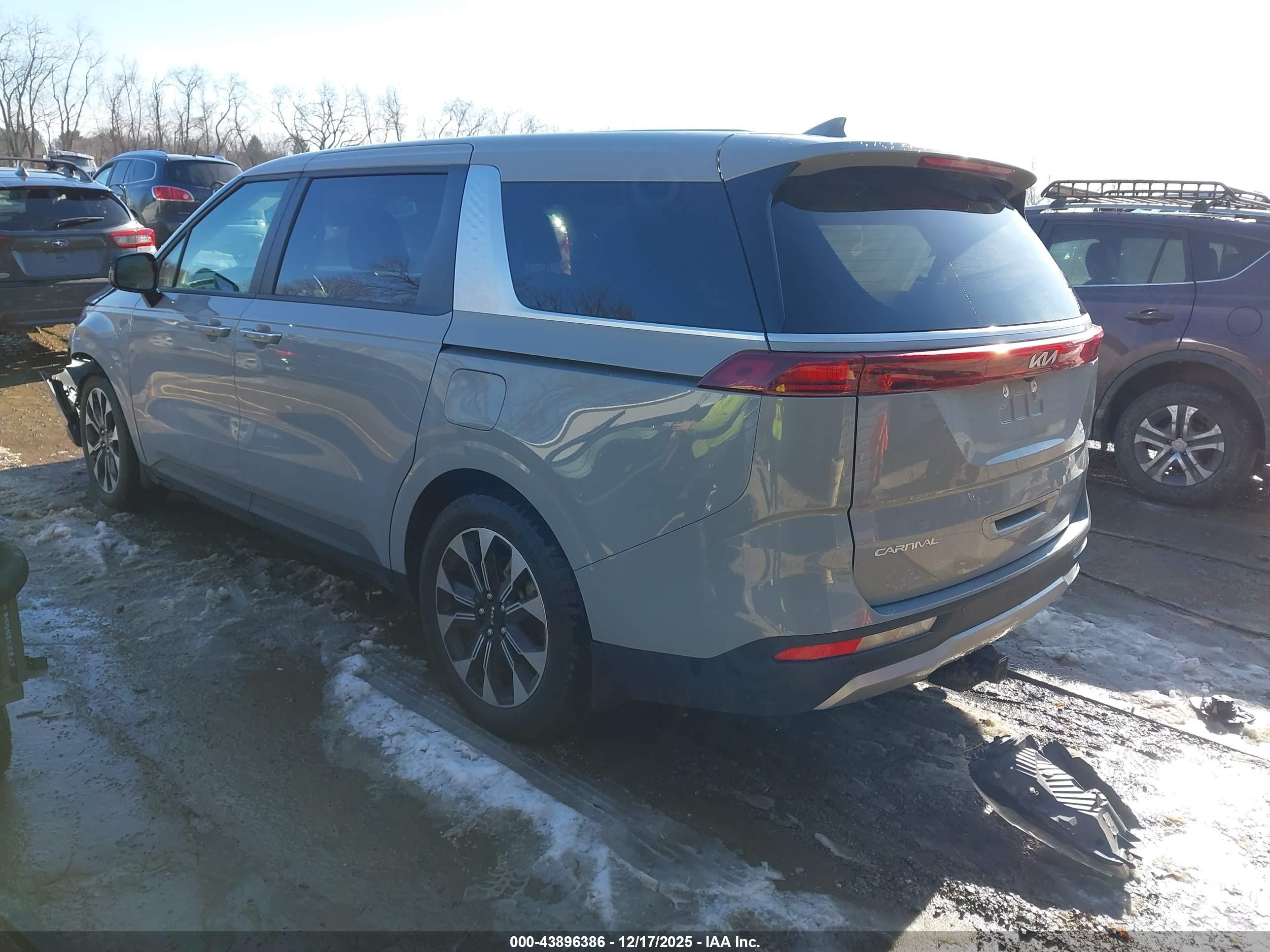 KIA CARNIVAL image 3