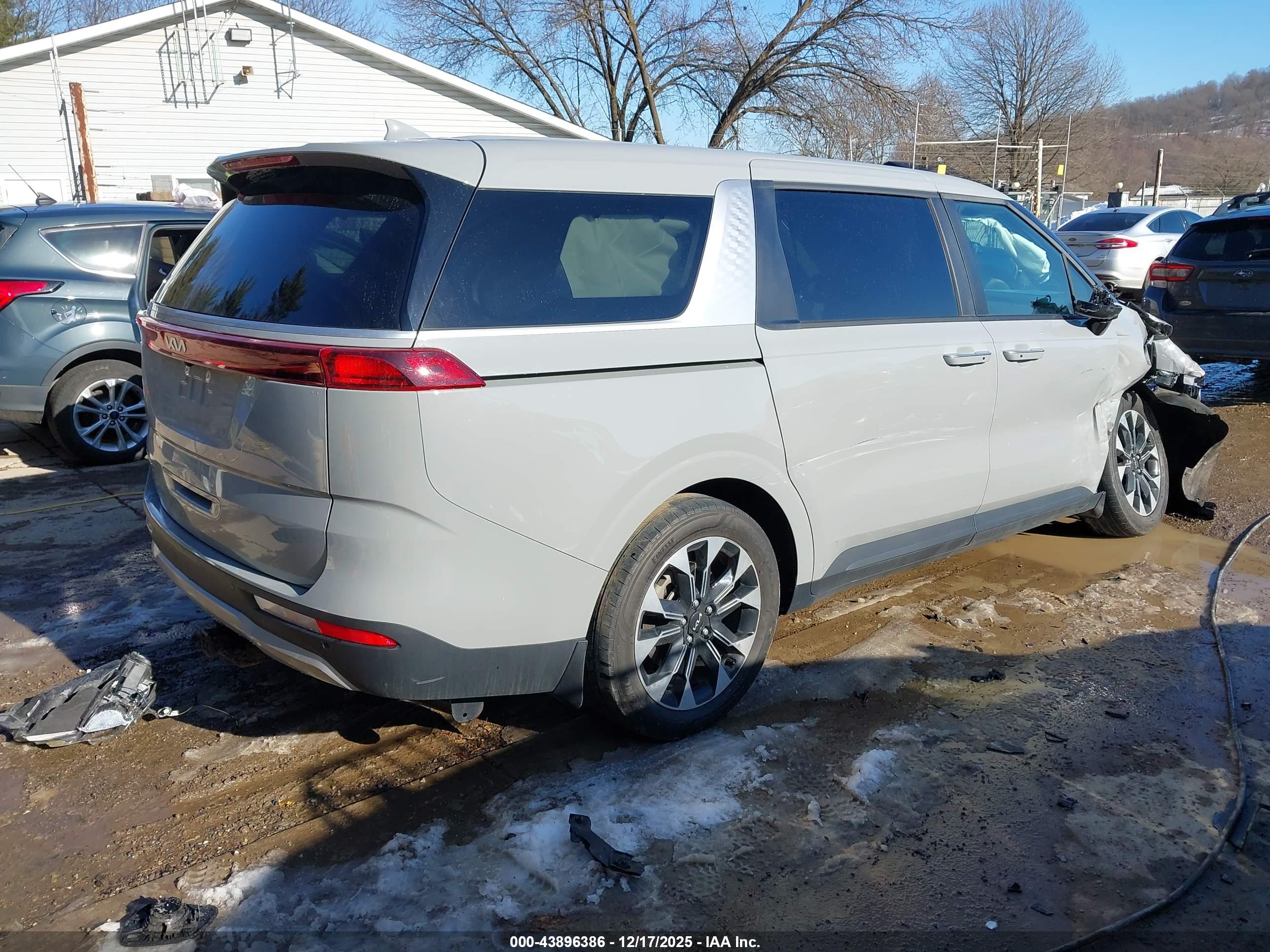 KIA CARNIVAL image 4