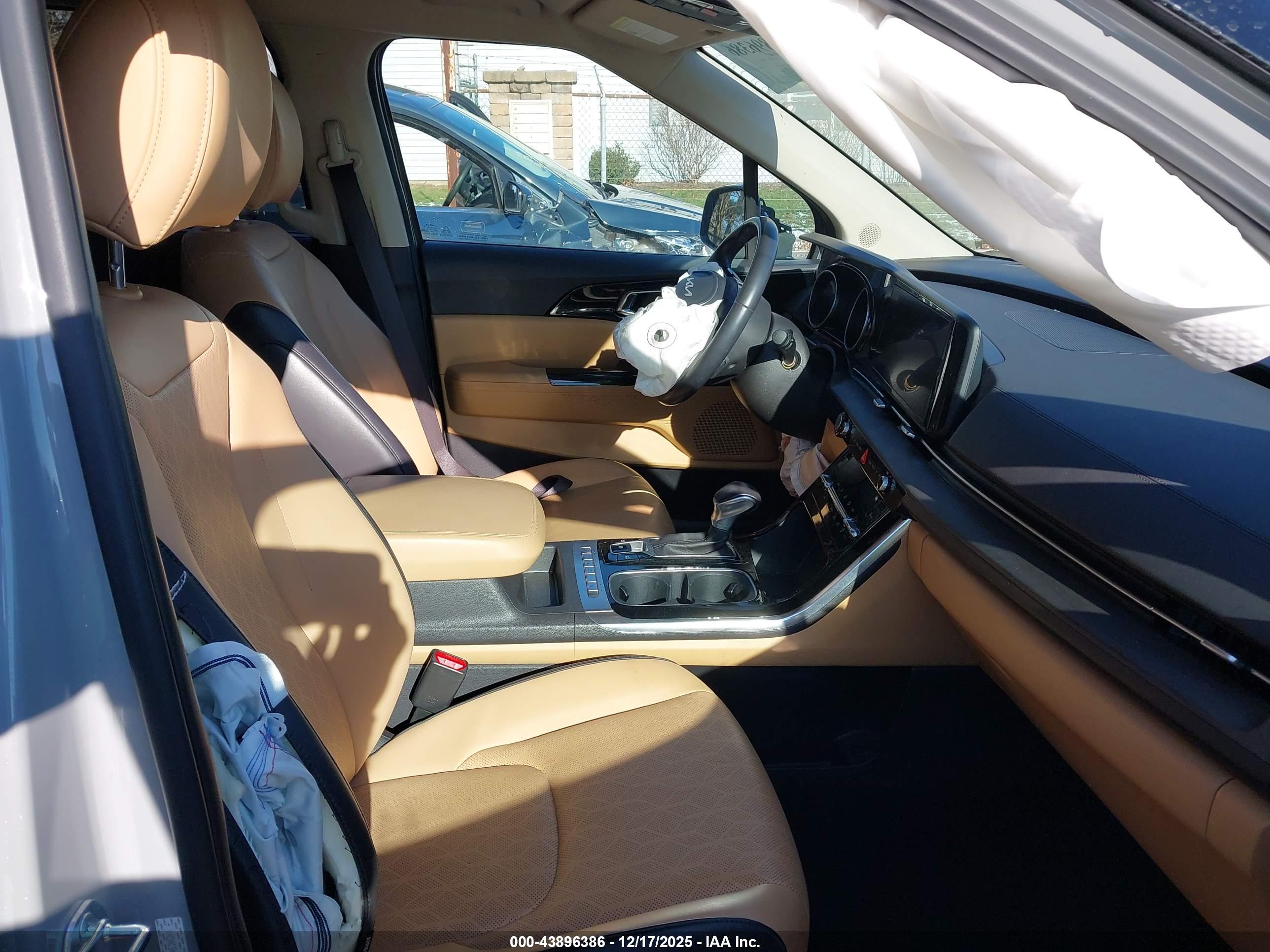 KIA CARNIVAL image 5
