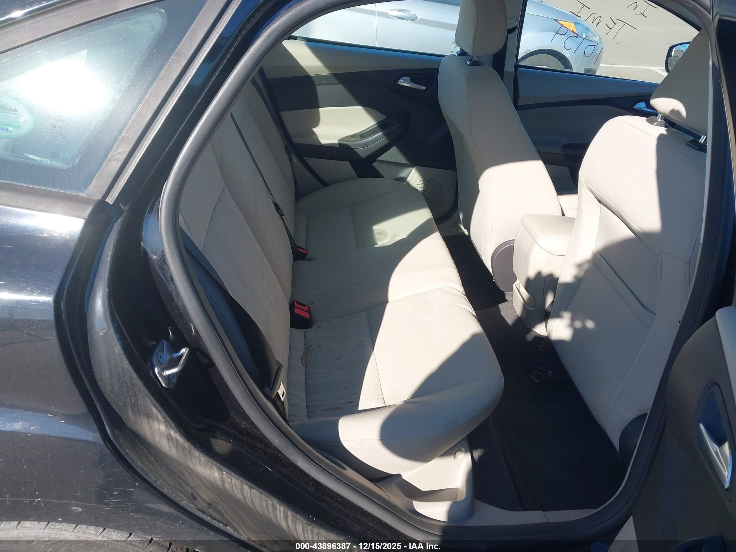 FORD FOCUS image 8