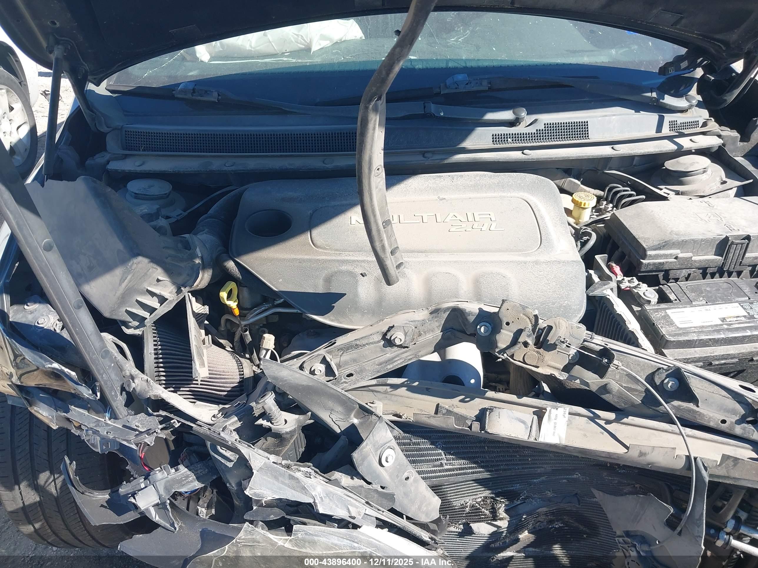 CHRYSLER 200 image 10