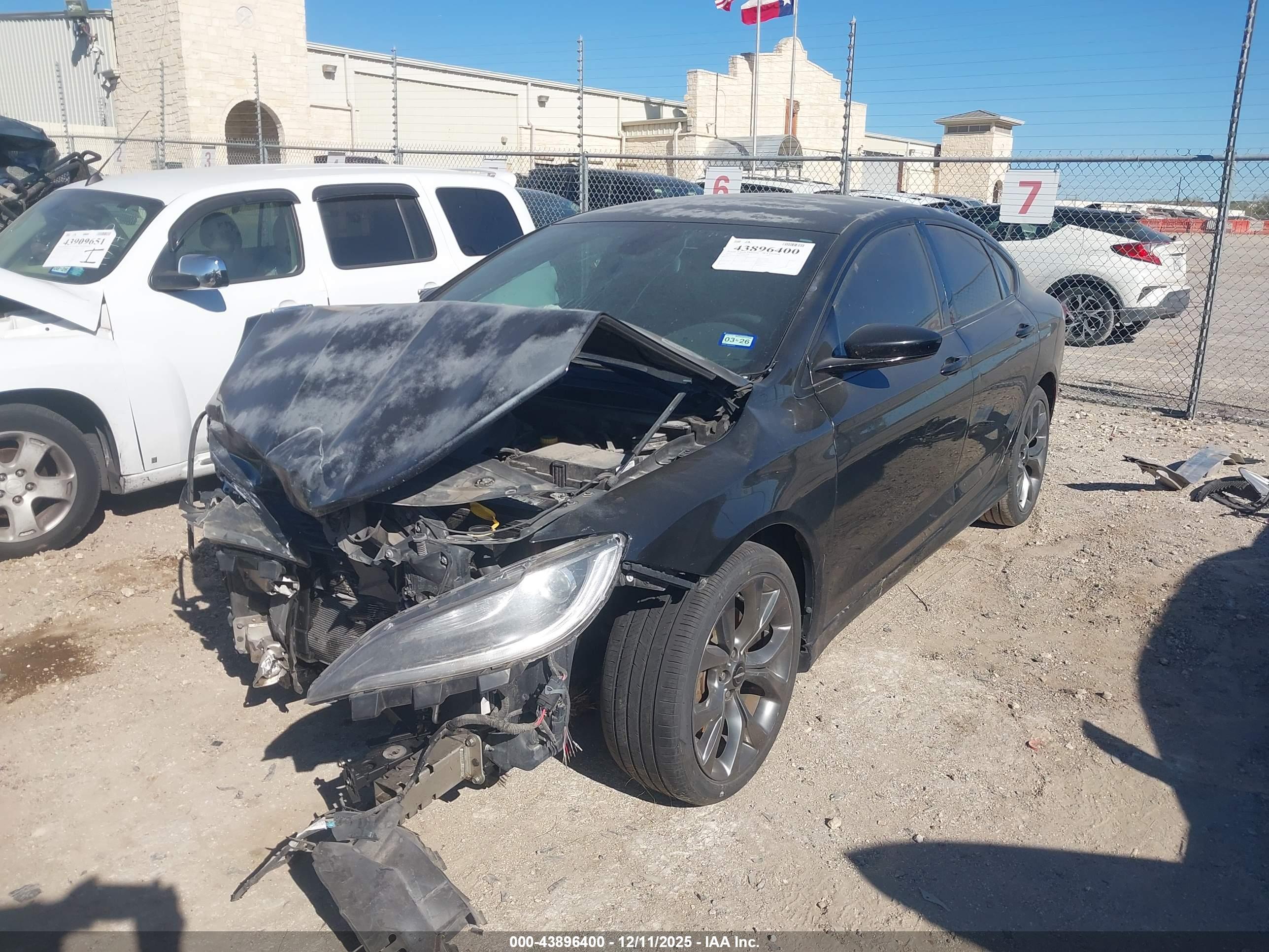 CHRYSLER 200 image 2