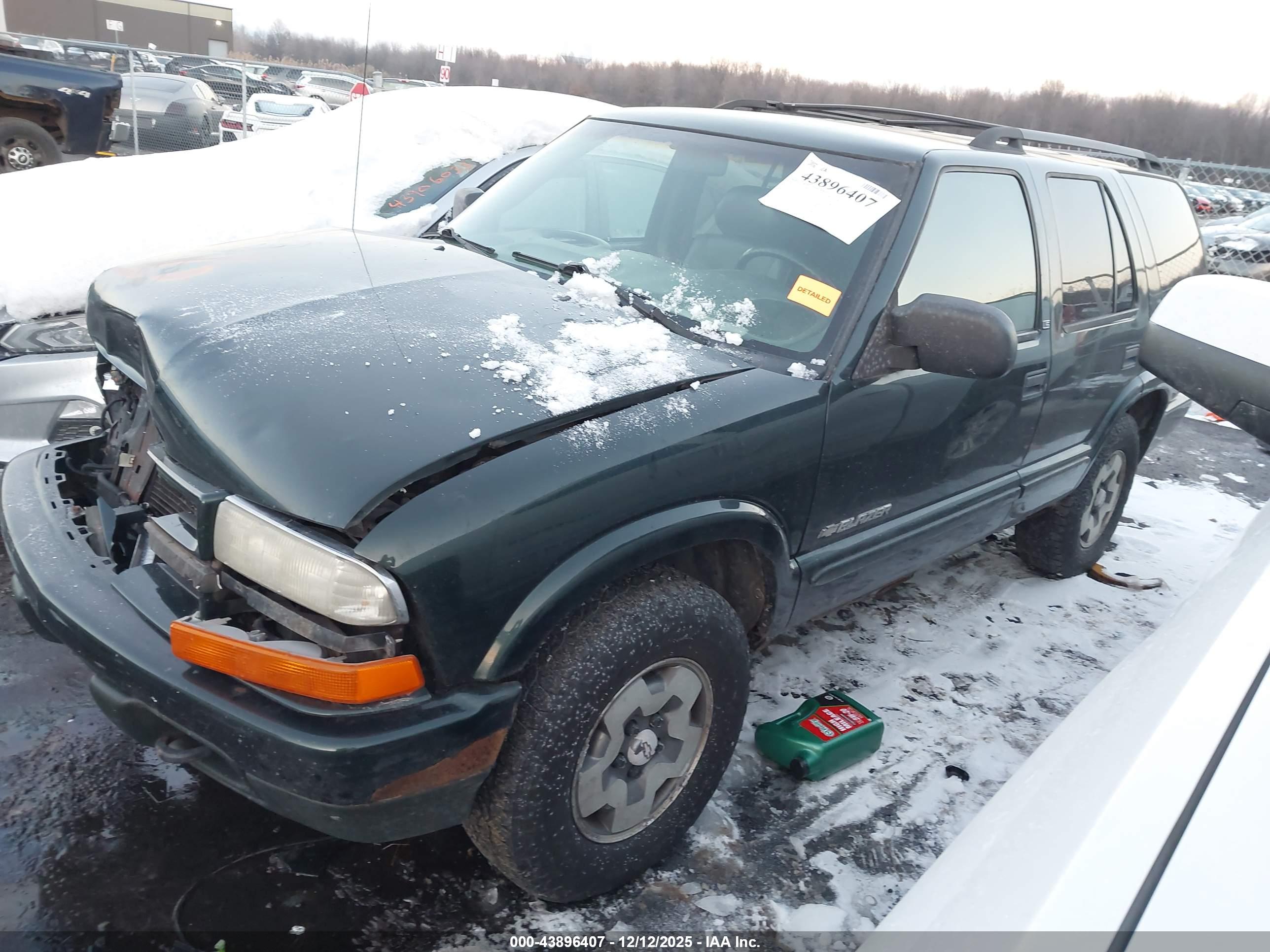 CHEVROLET BLAZER image 2