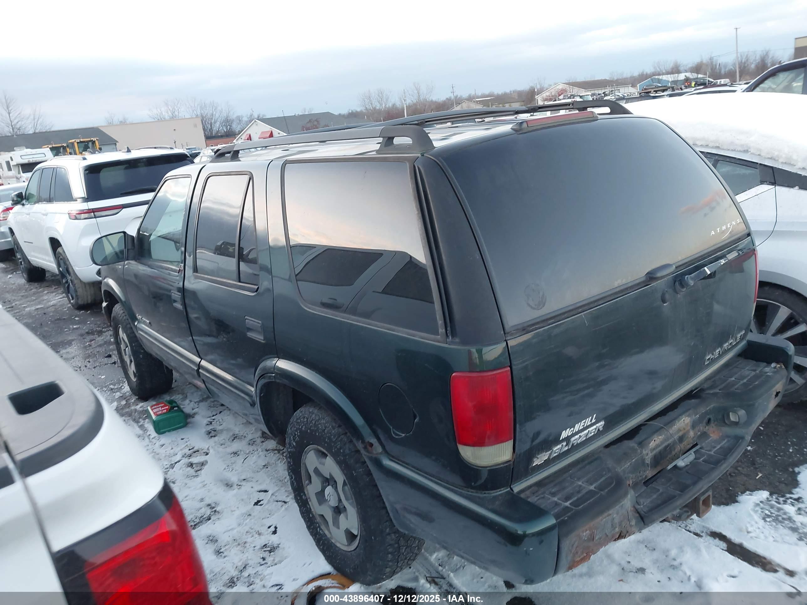 CHEVROLET BLAZER image 3