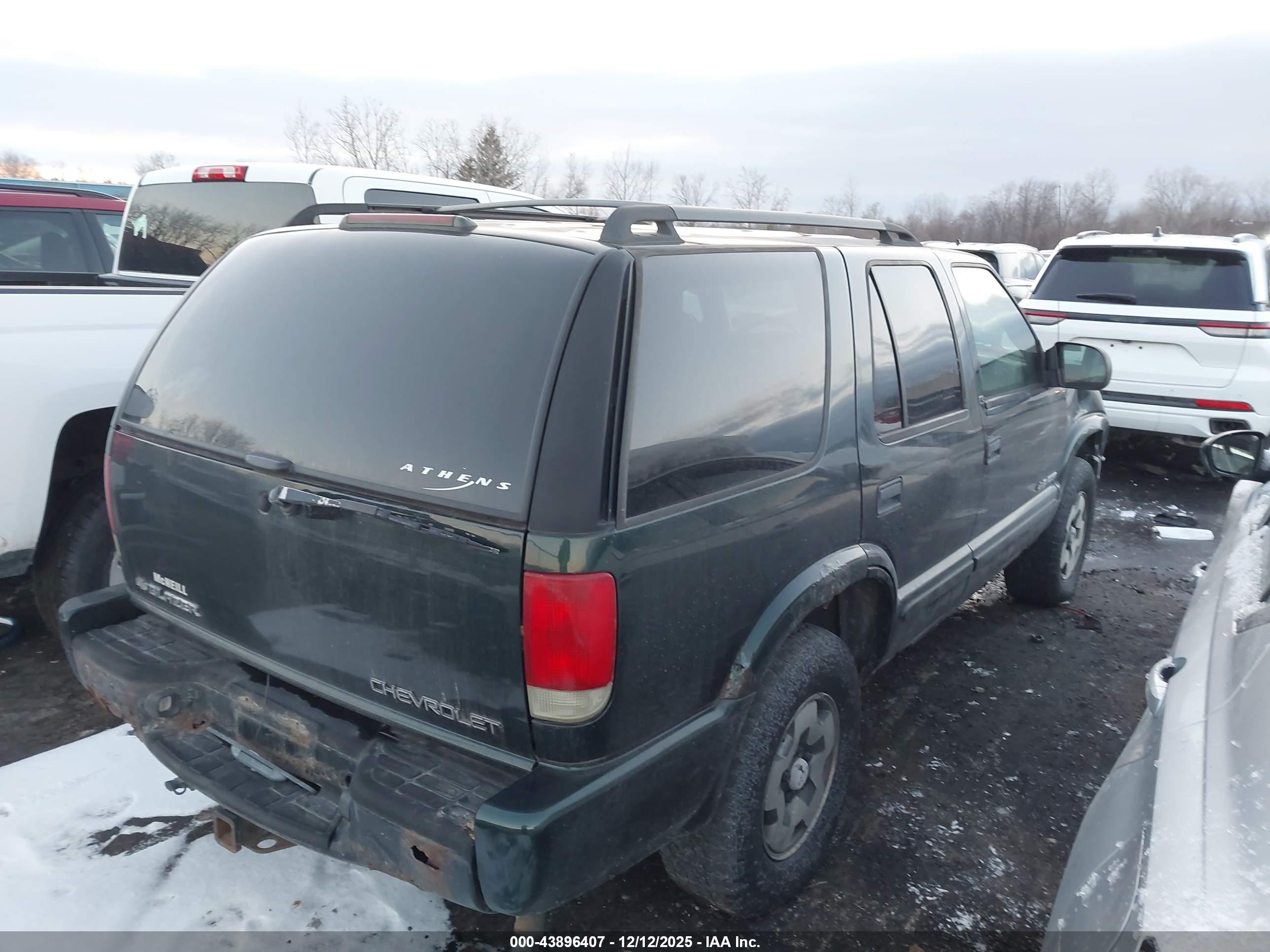CHEVROLET BLAZER image 4