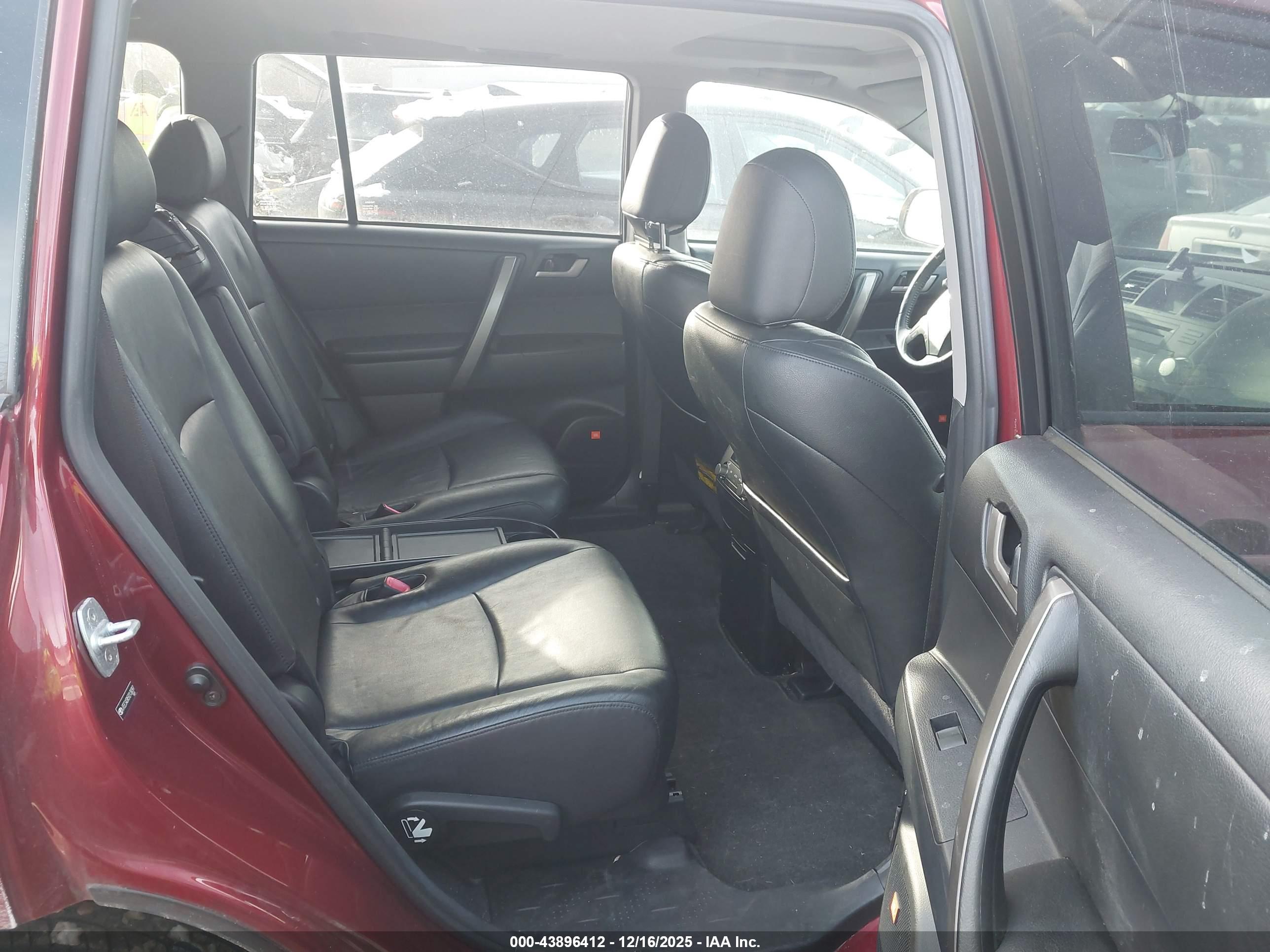 TOYOTA HIGHLANDER image 8