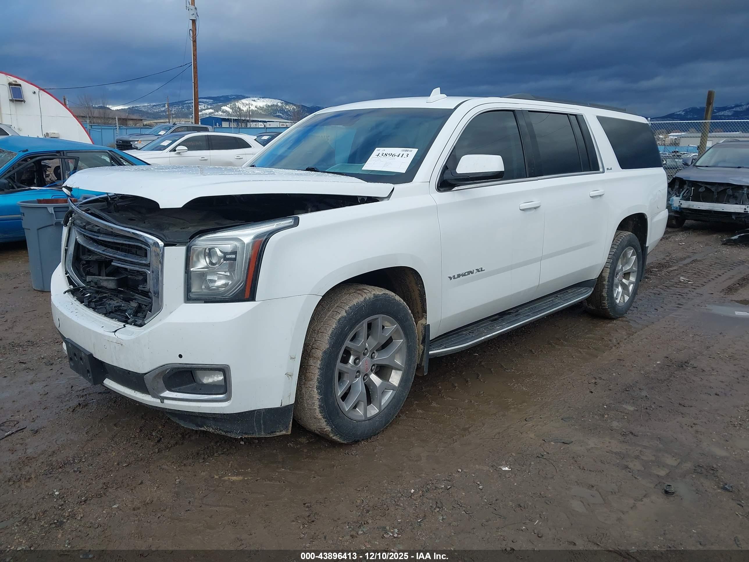 GMC YUKON image 2