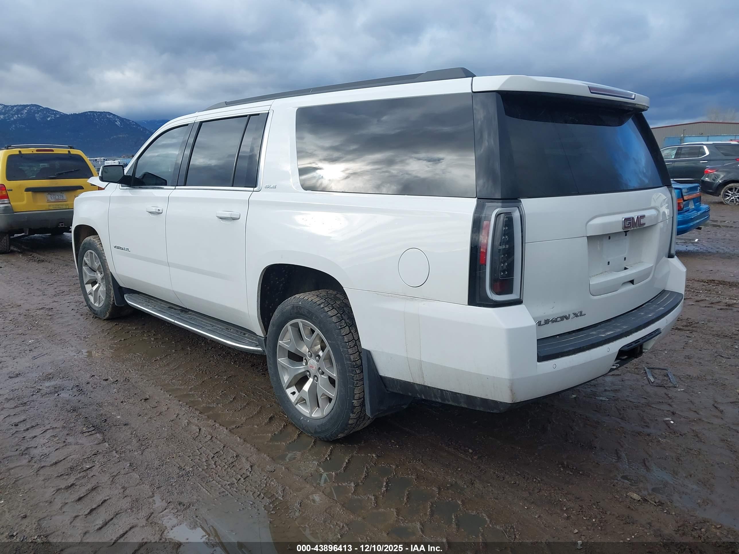 GMC YUKON image 3