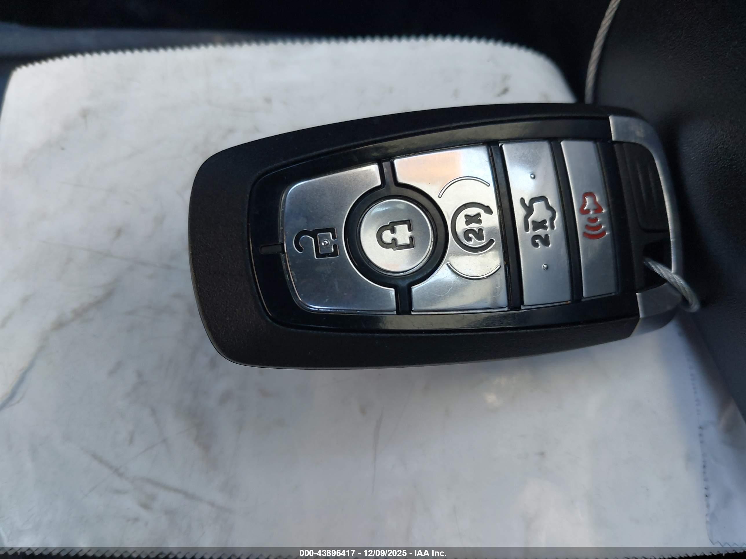FORD FUSION image 11