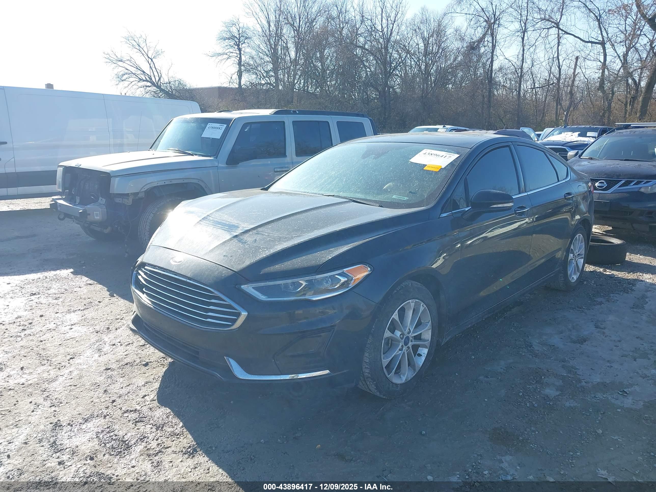 FORD FUSION image 2