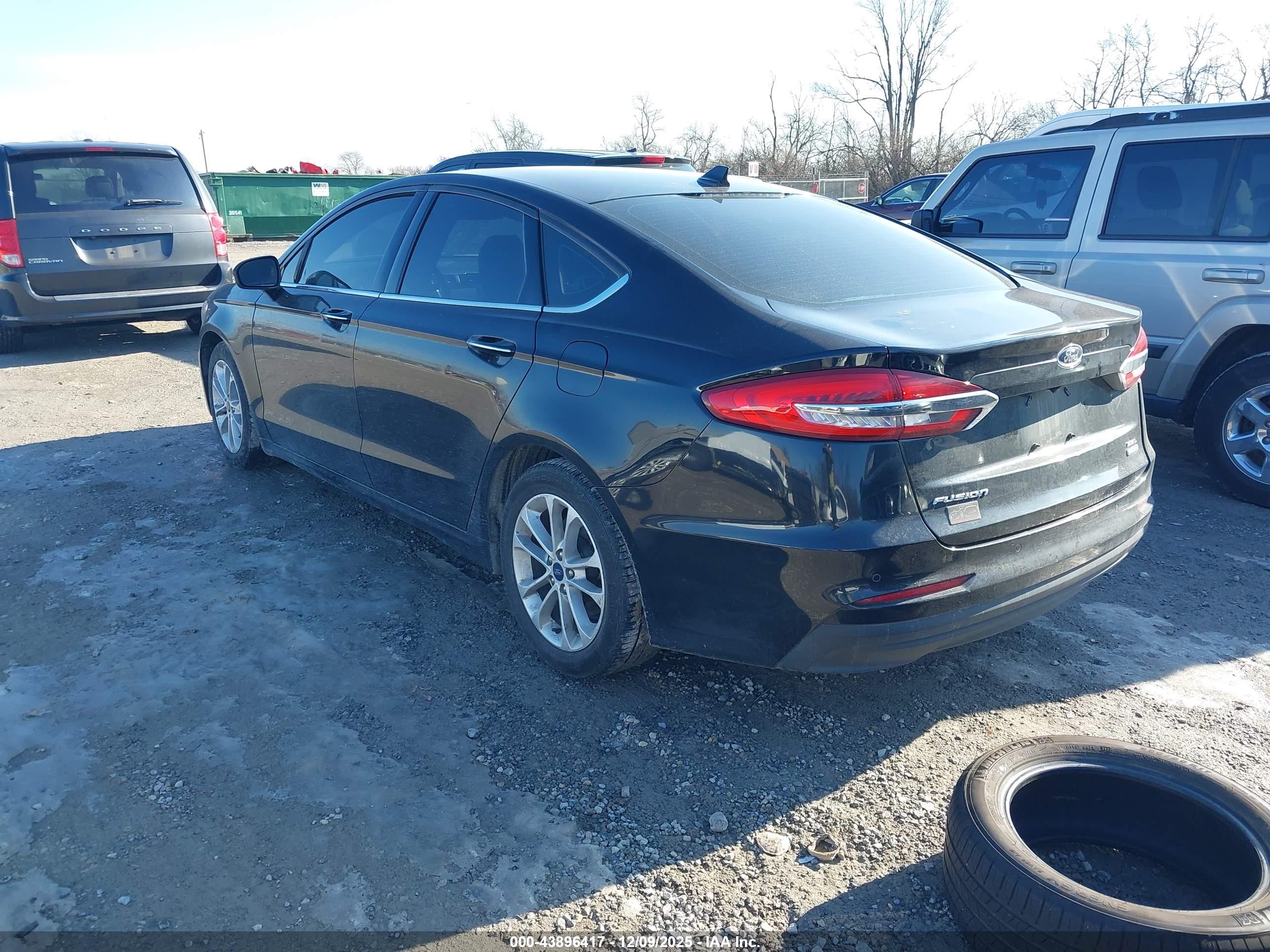 FORD FUSION image 3