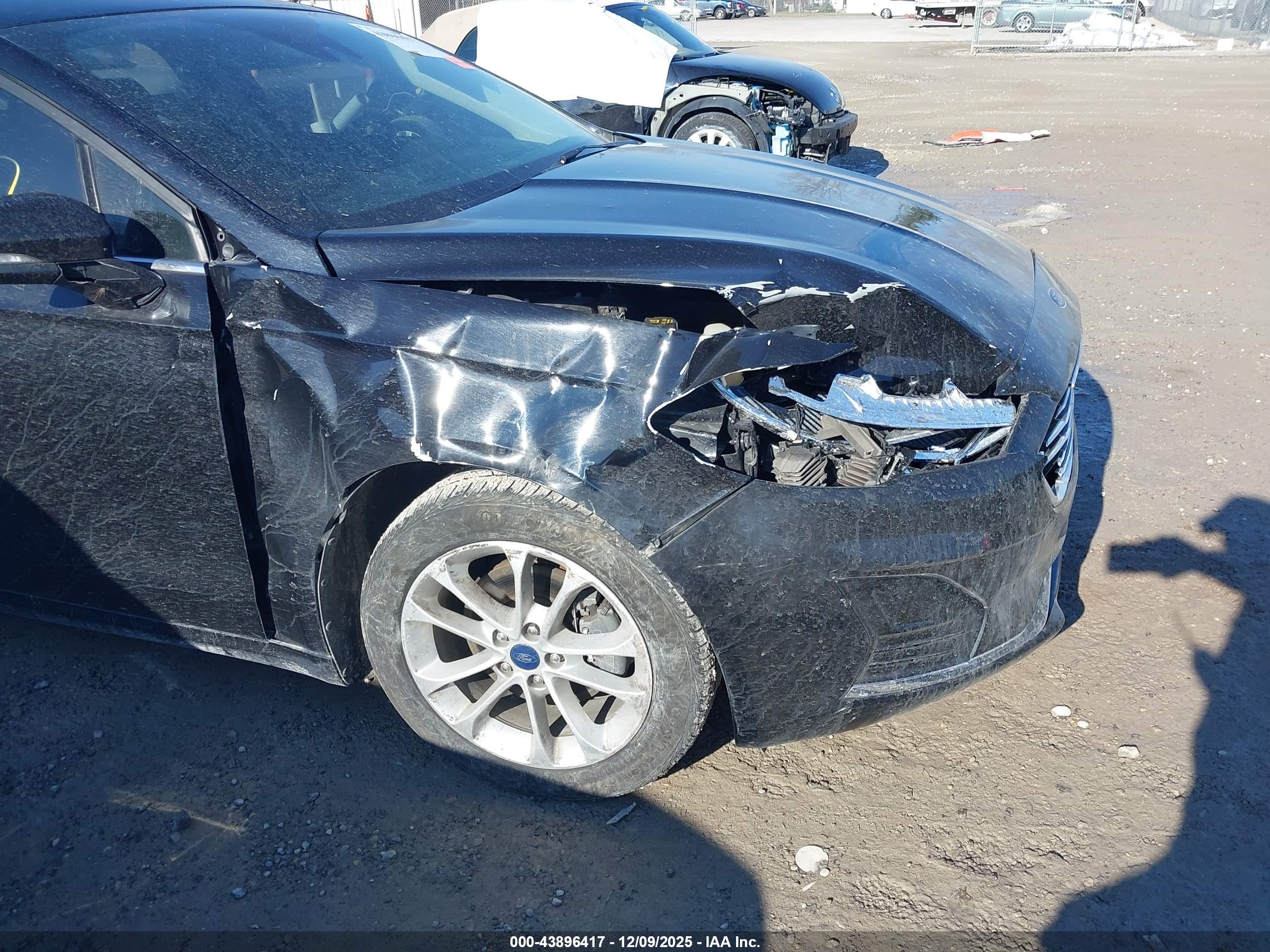 FORD FUSION image 6