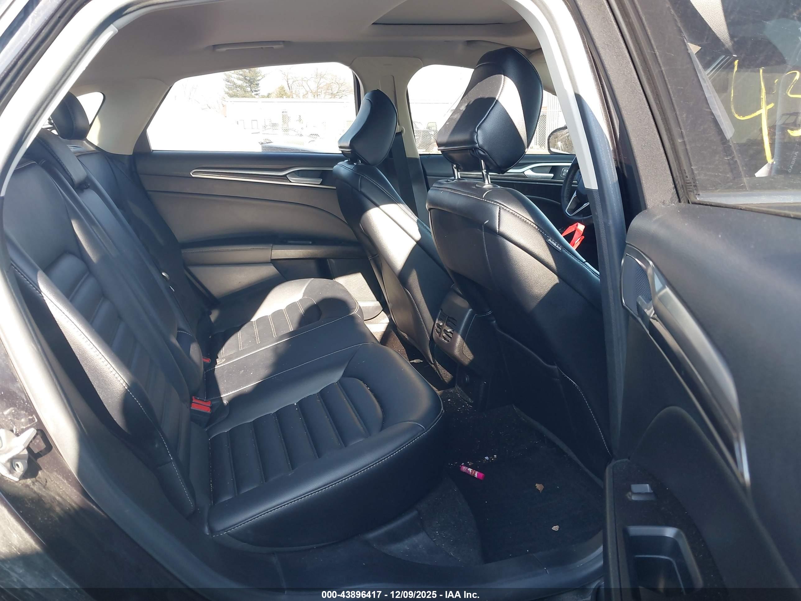 FORD FUSION image 8