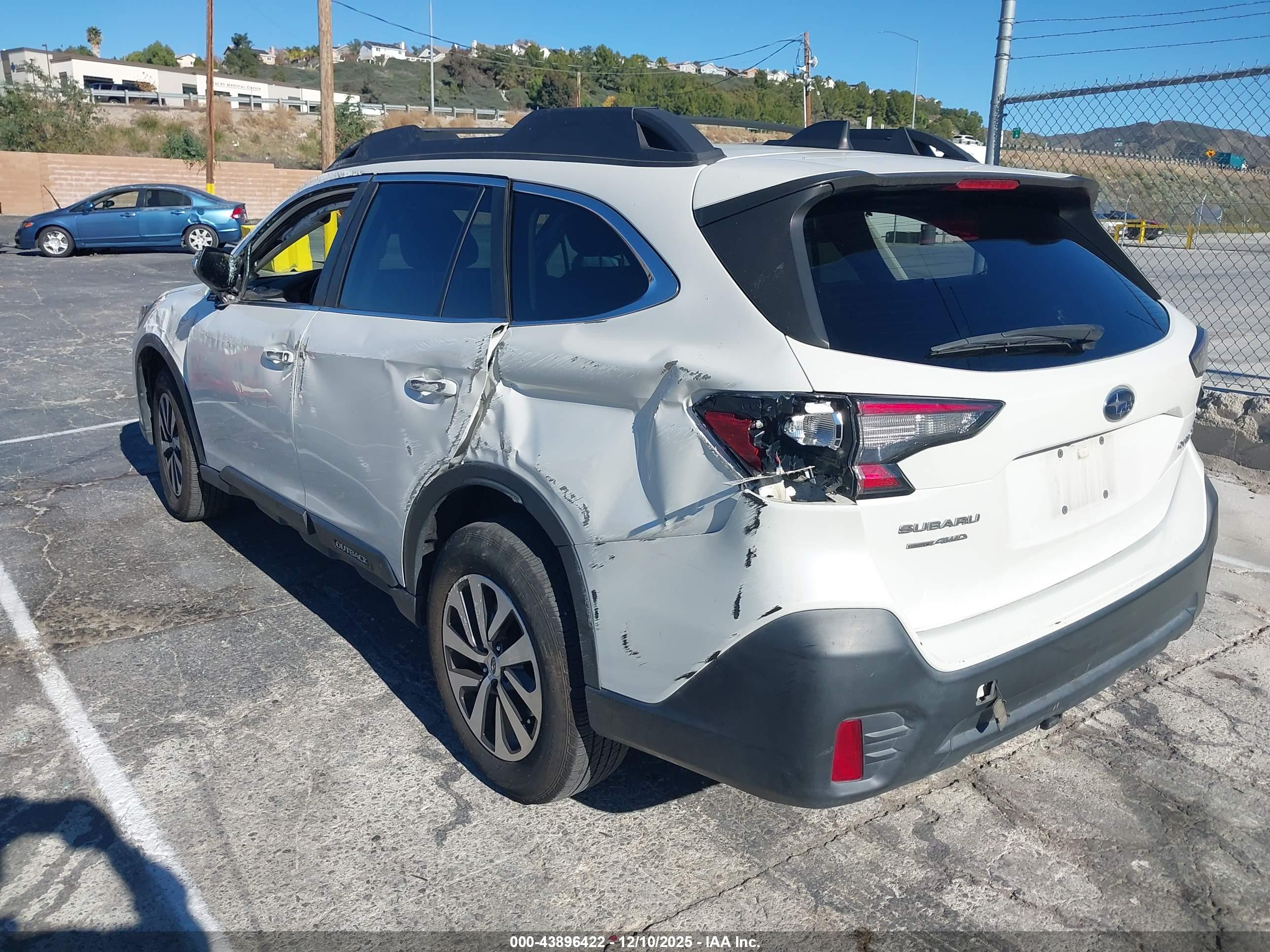 SUBARU OUTBACK image 3