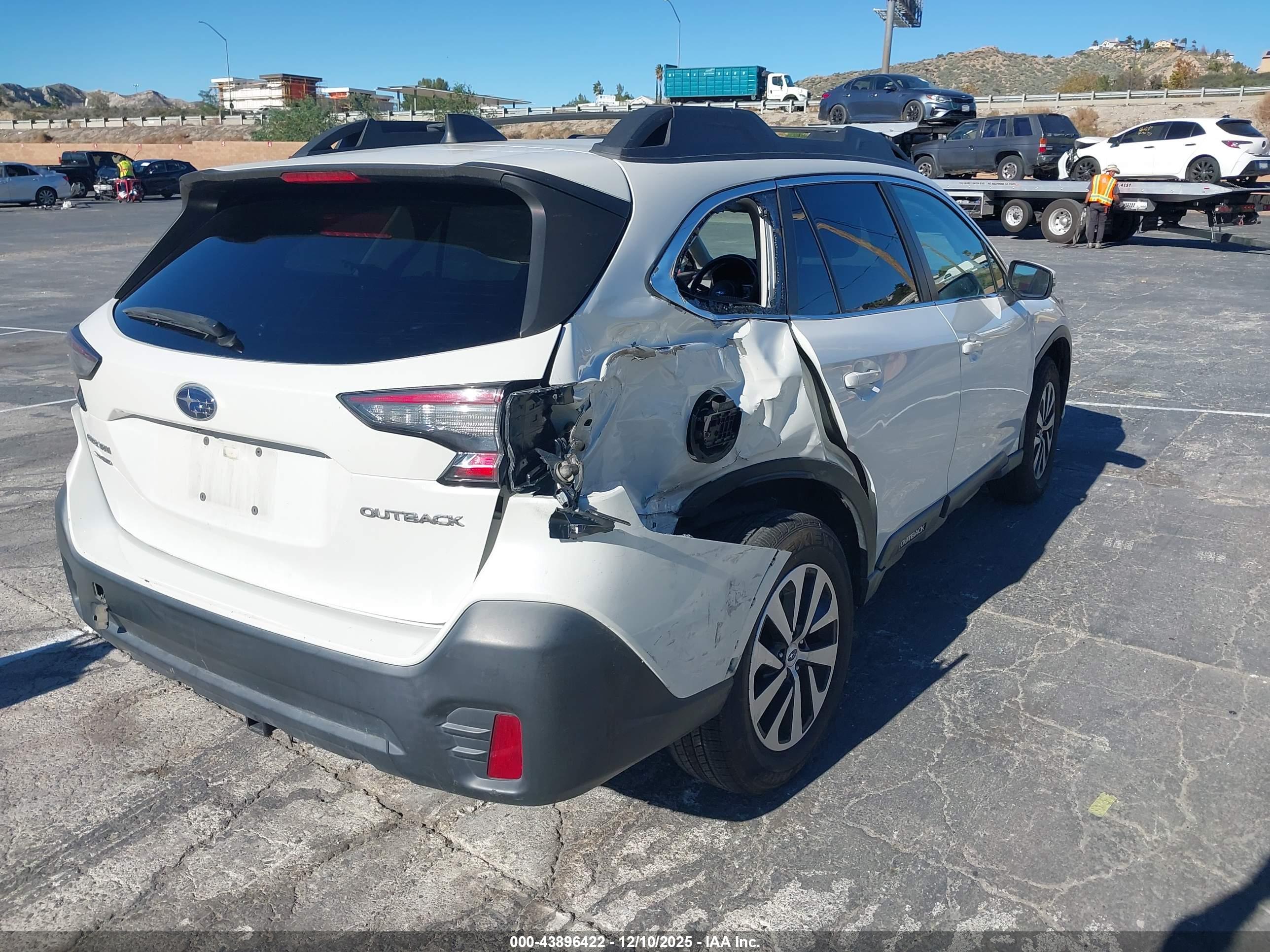SUBARU OUTBACK image 4