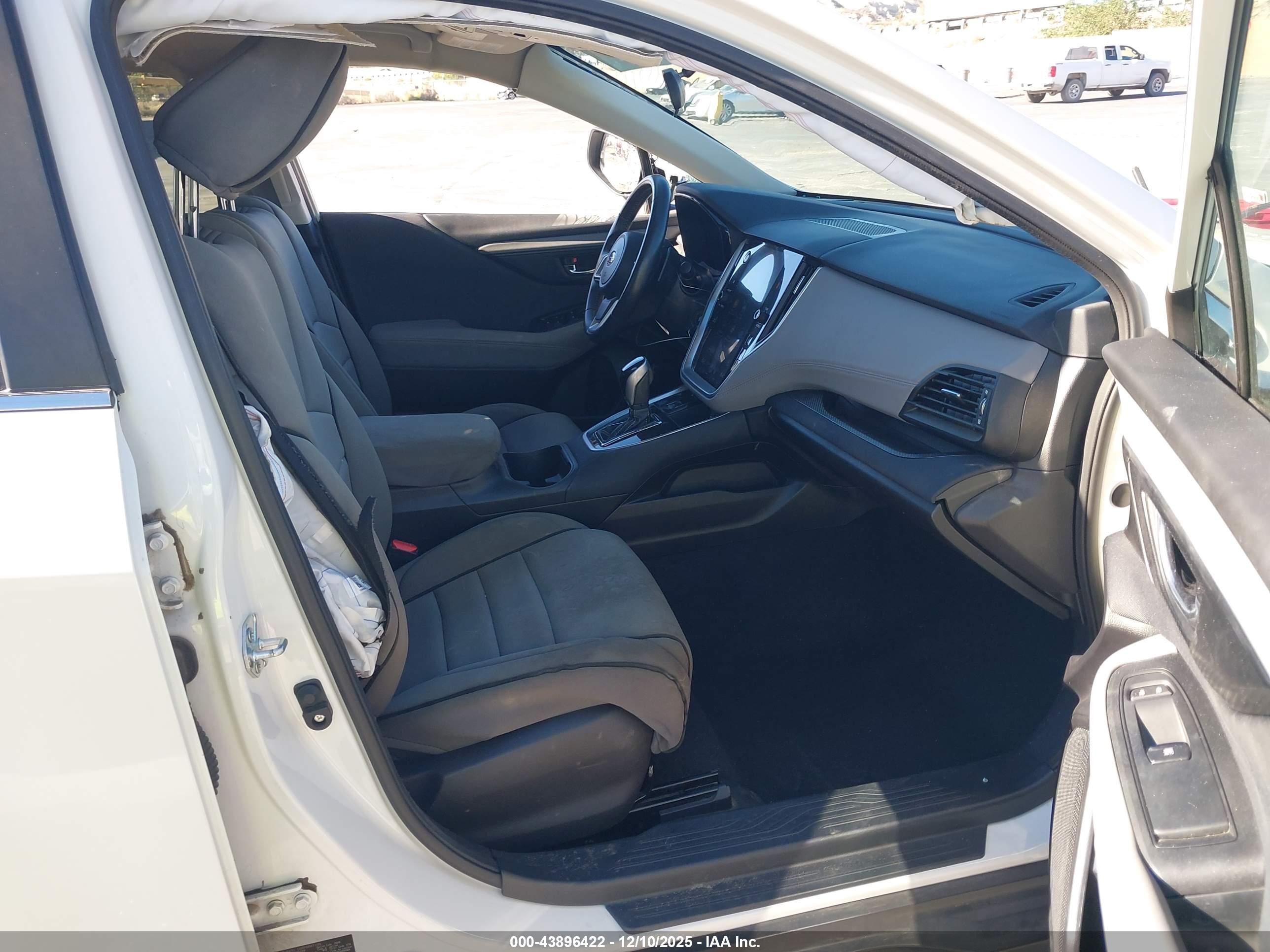 SUBARU OUTBACK image 5