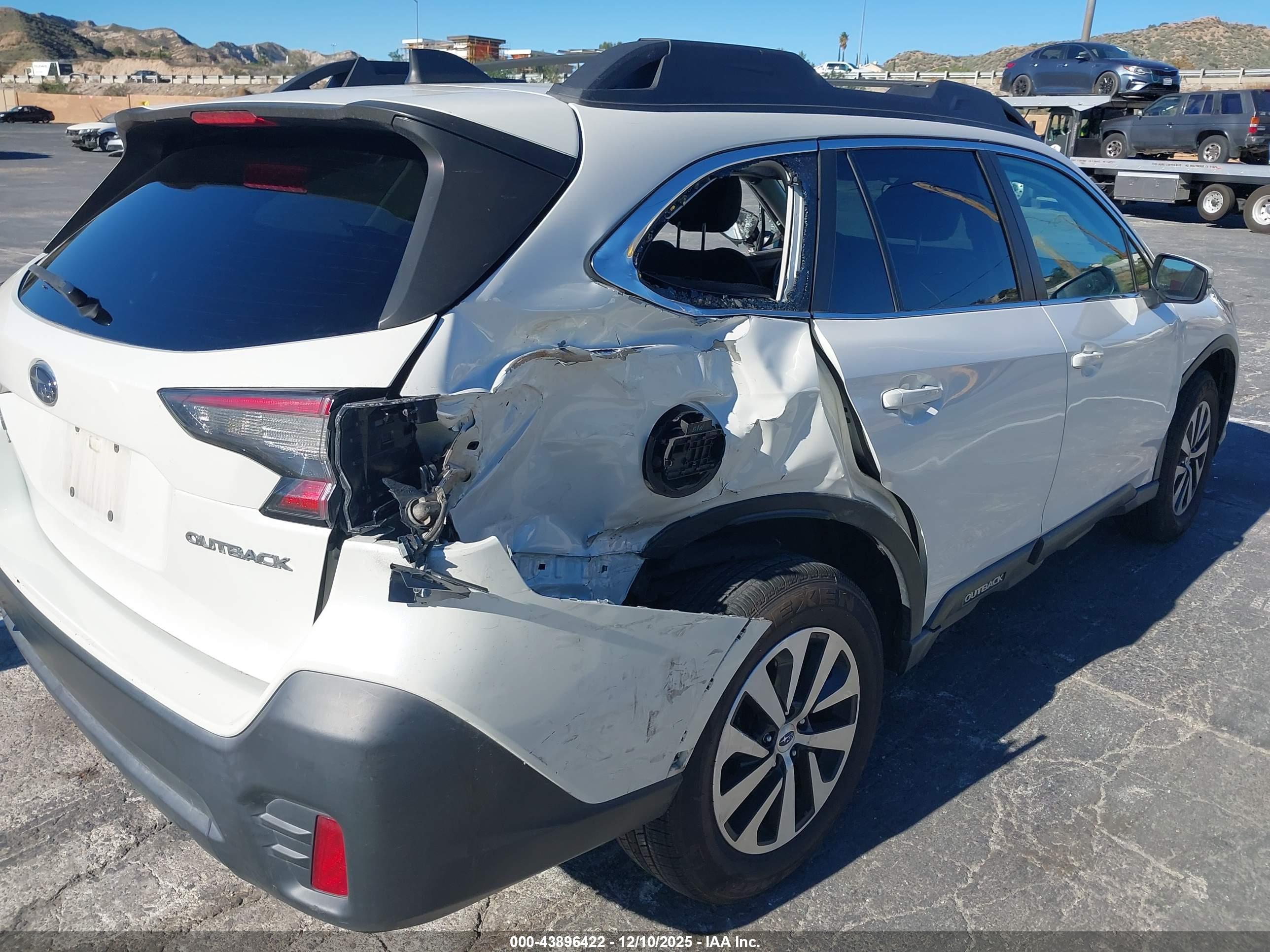 SUBARU OUTBACK image 6