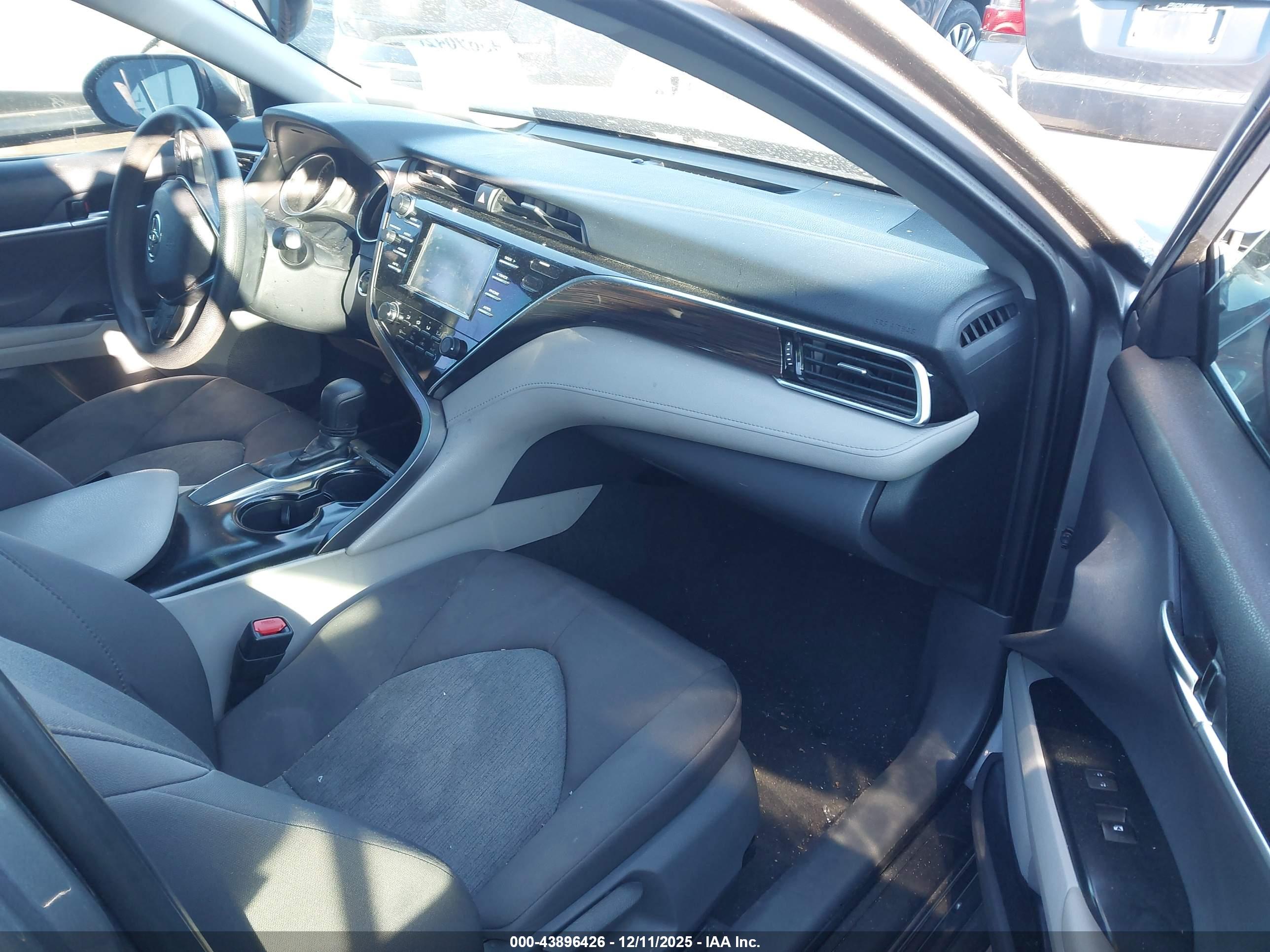 TOYOTA CAMRY image 5