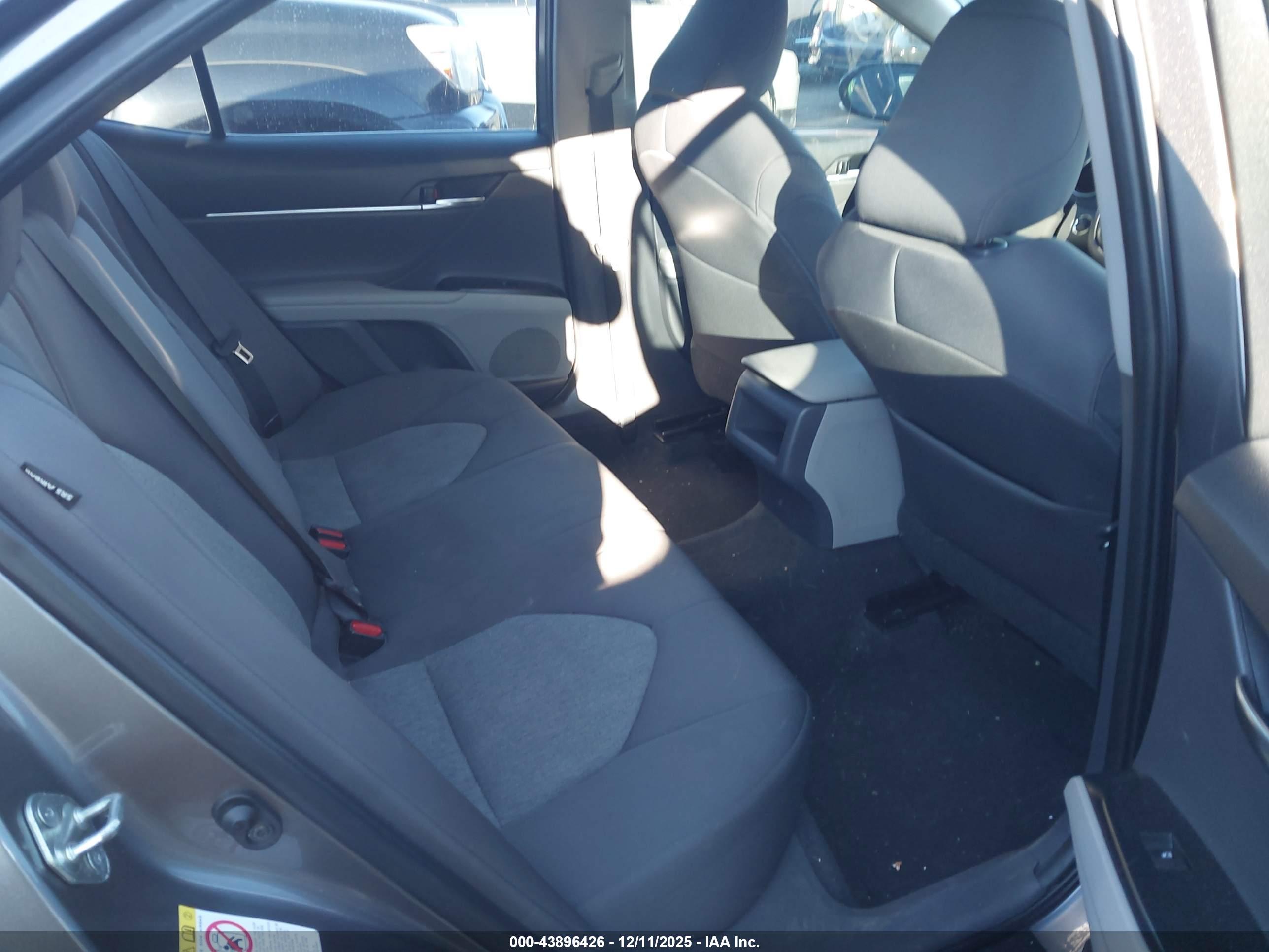 TOYOTA CAMRY image 8