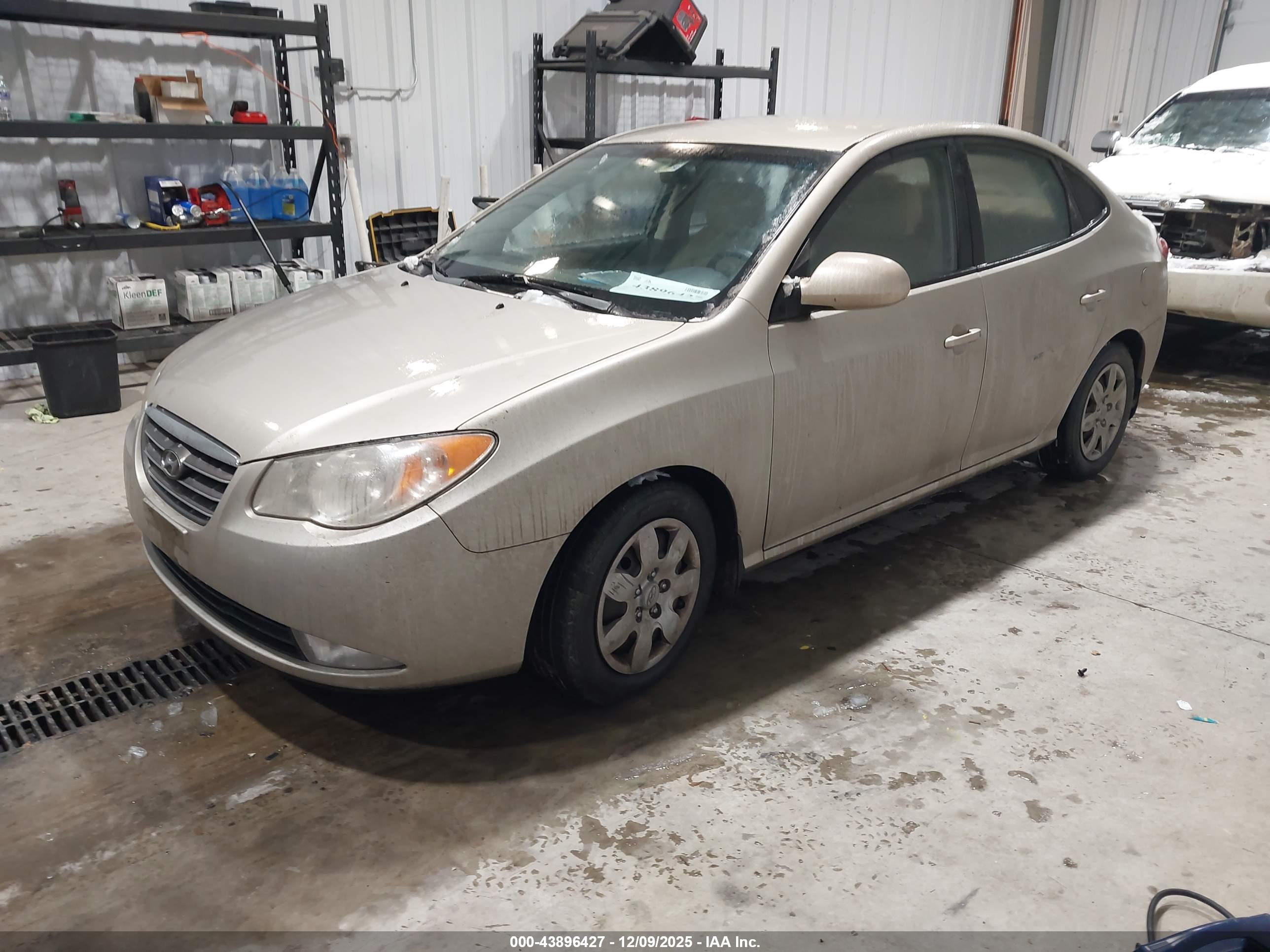 HYUNDAI ELANTRA image 2