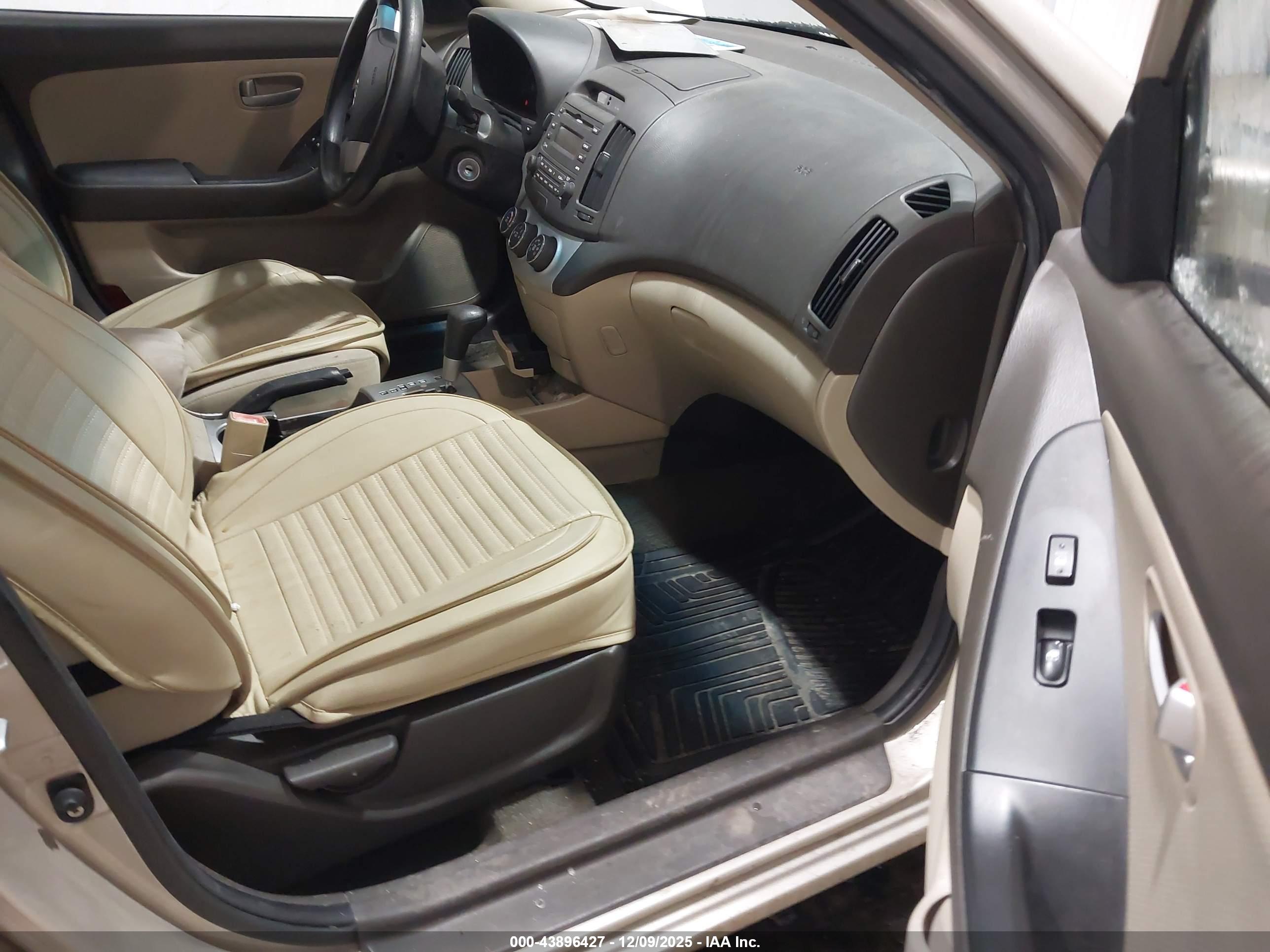 HYUNDAI ELANTRA image 5