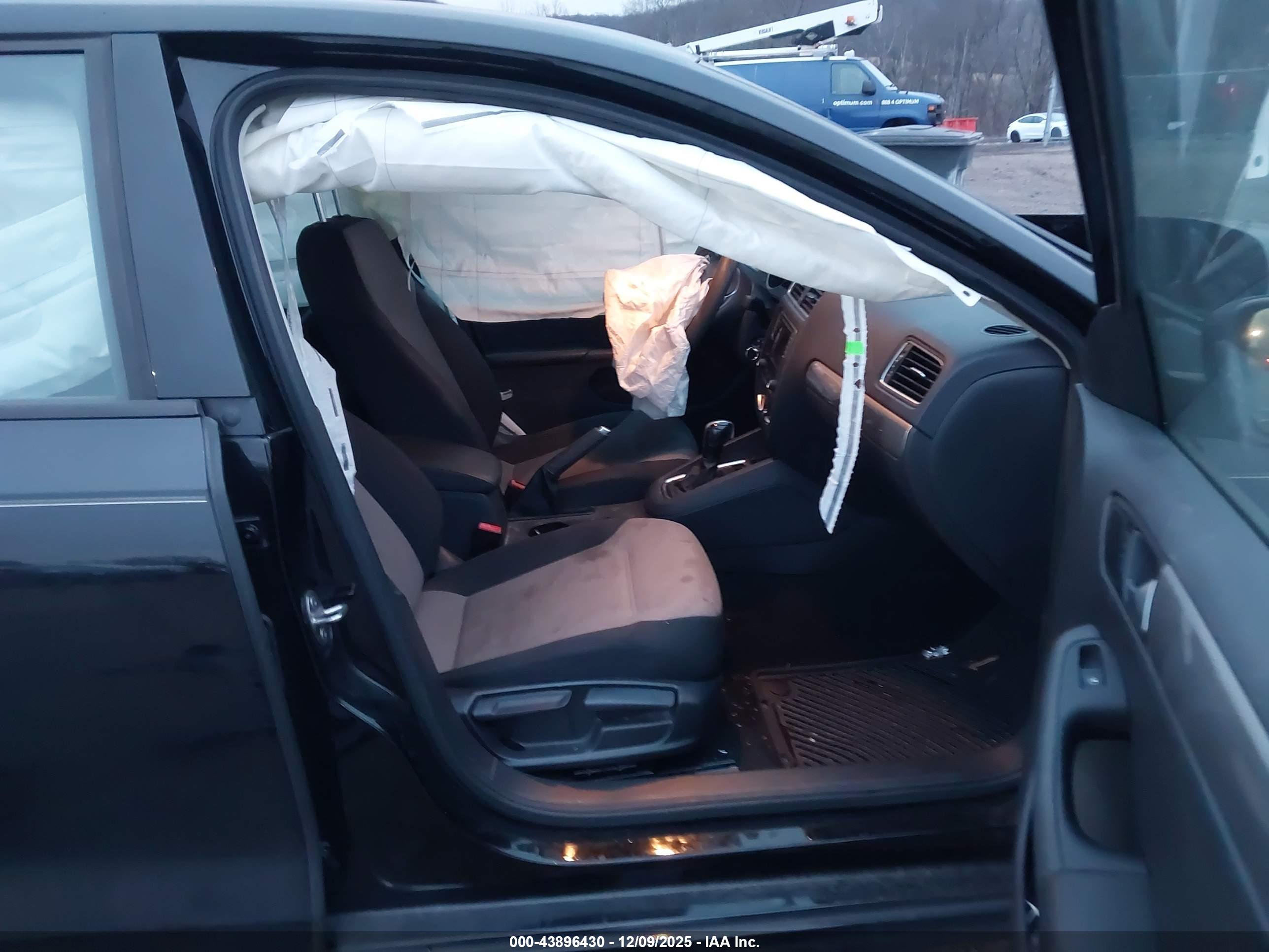VOLKSWAGEN JETTA image 5