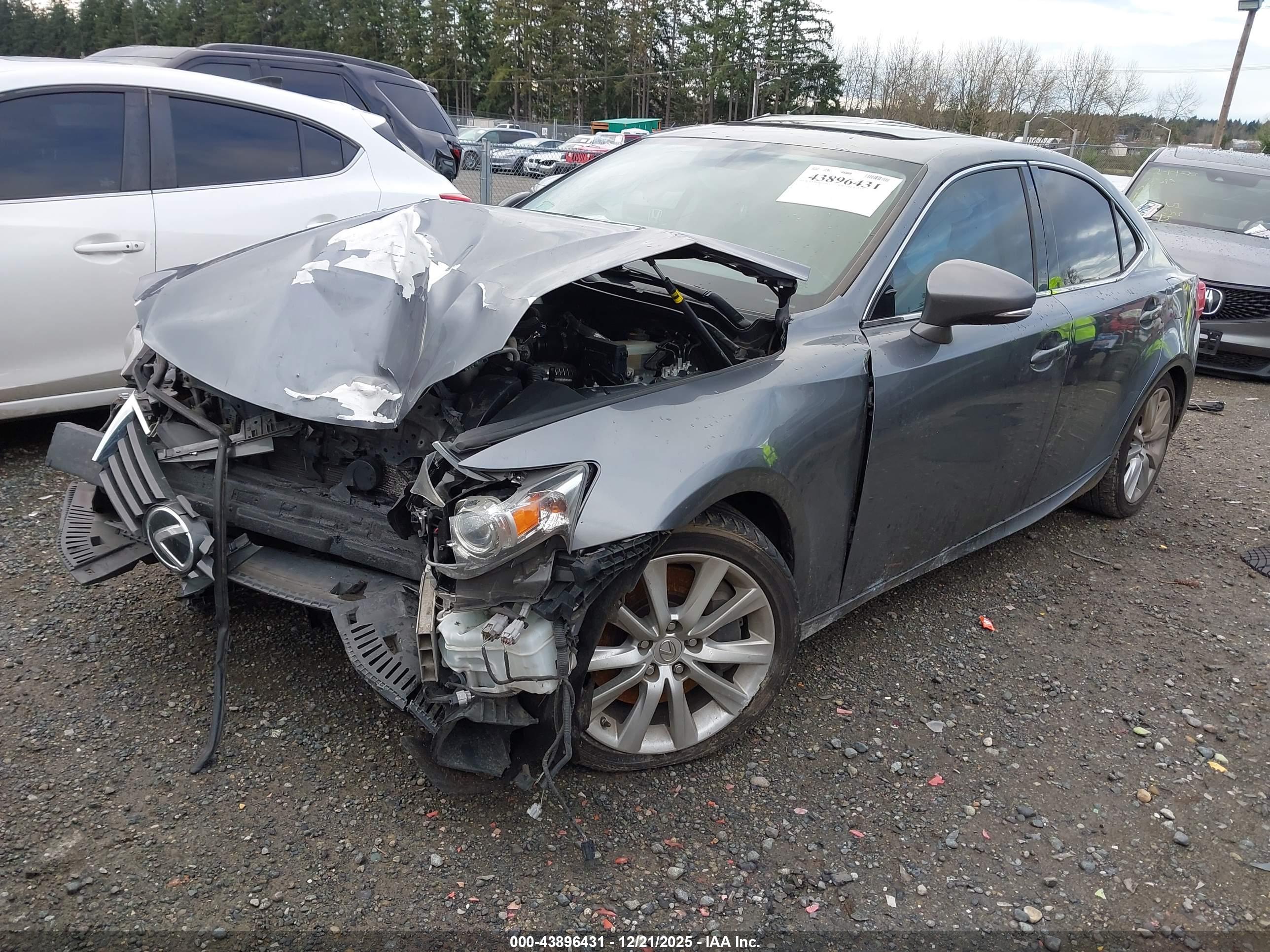 LEXUS IS image 2