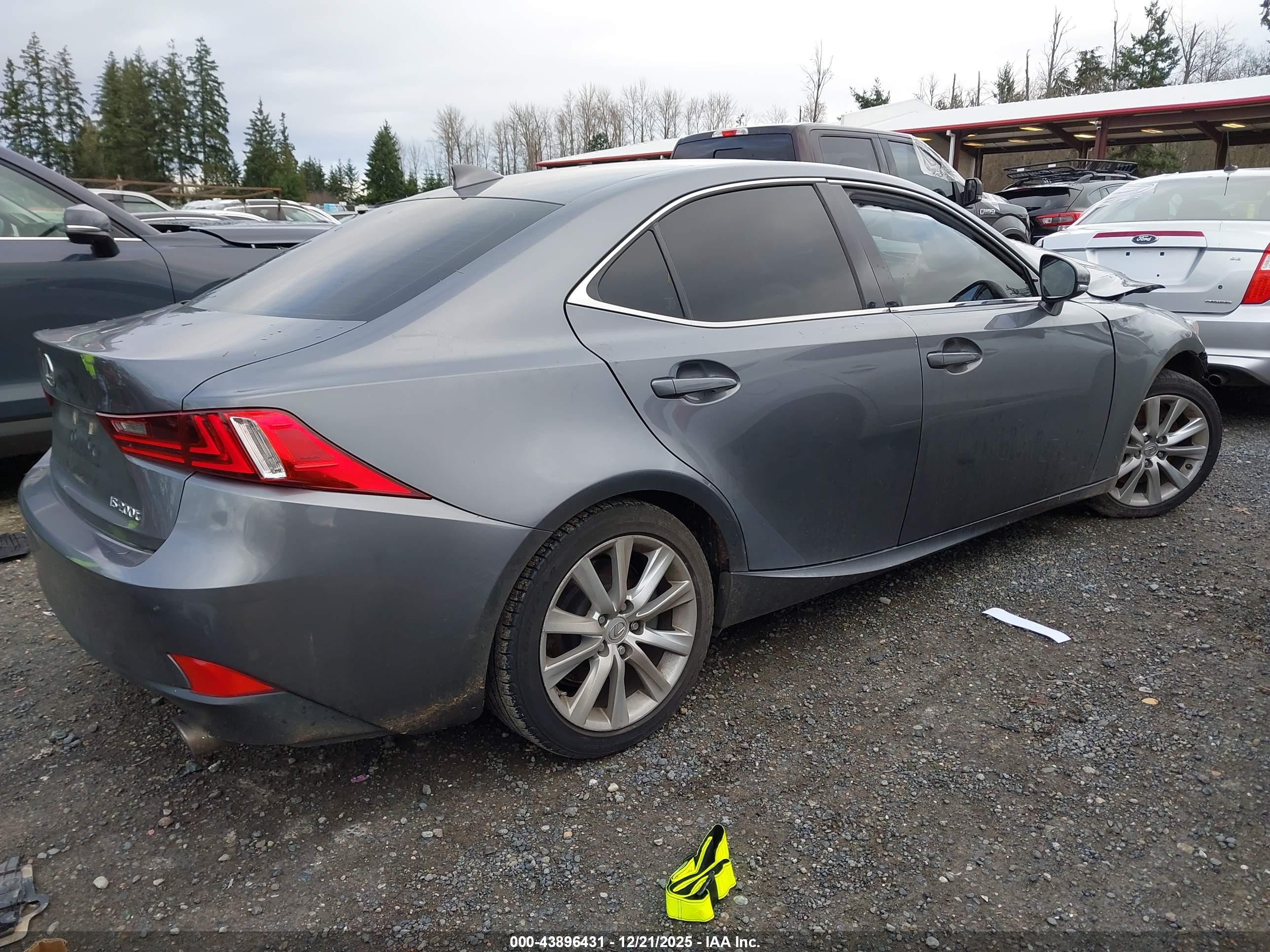 LEXUS IS image 4