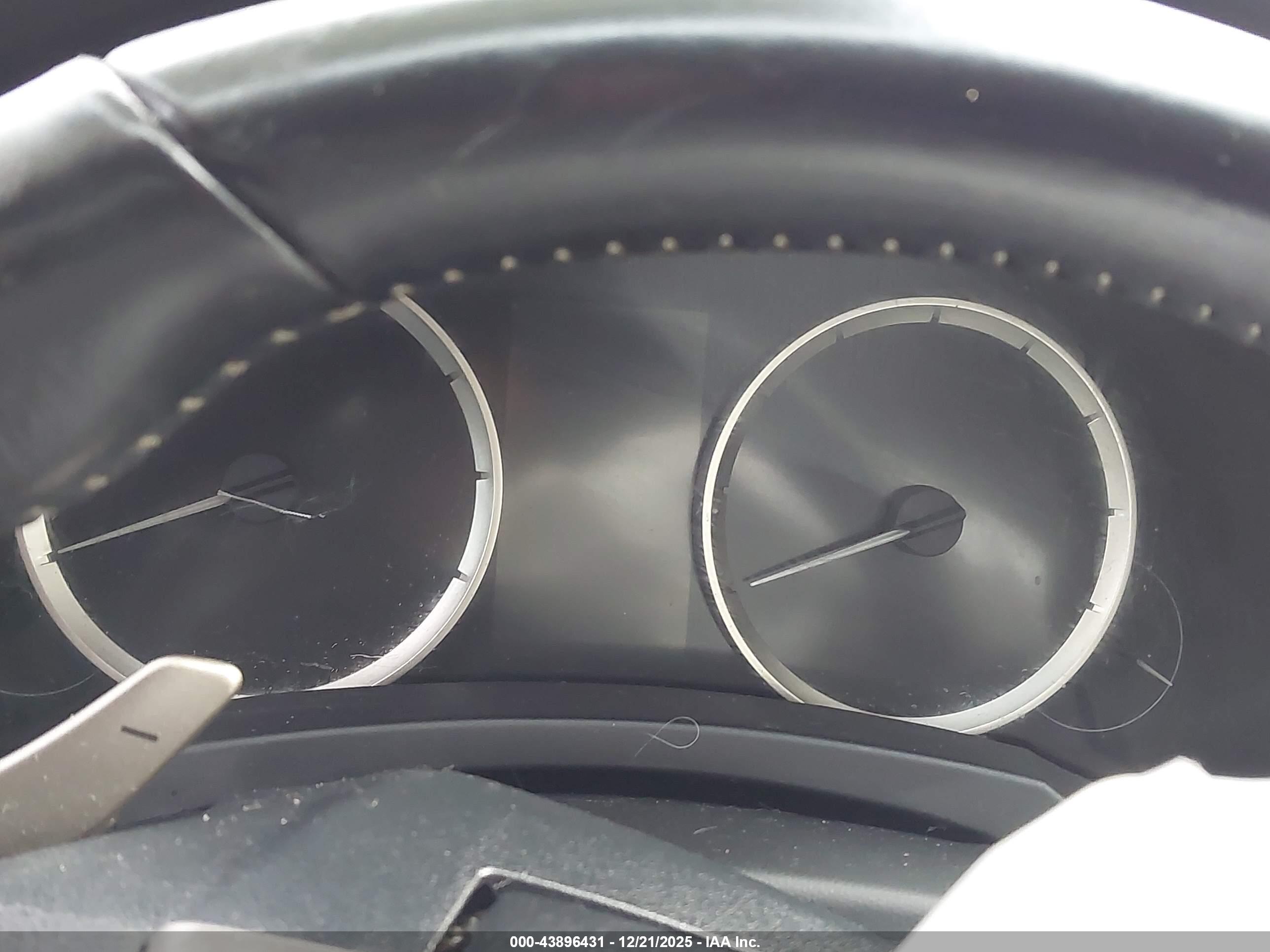 LEXUS IS image 7
