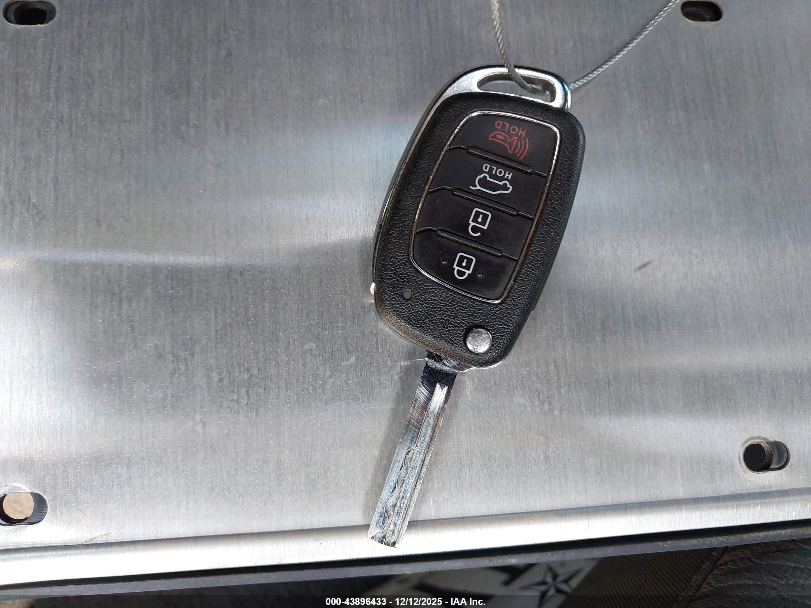 HYUNDAI SANTA image 11